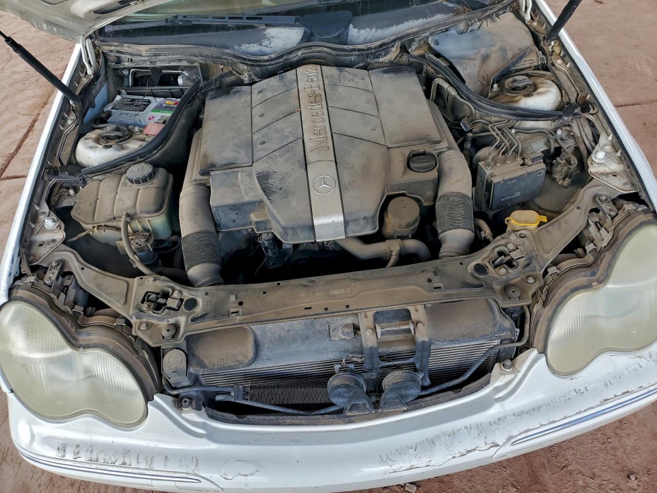 2004 Mercedes-benz C 240 White vin: WDBRF61JX4E015628