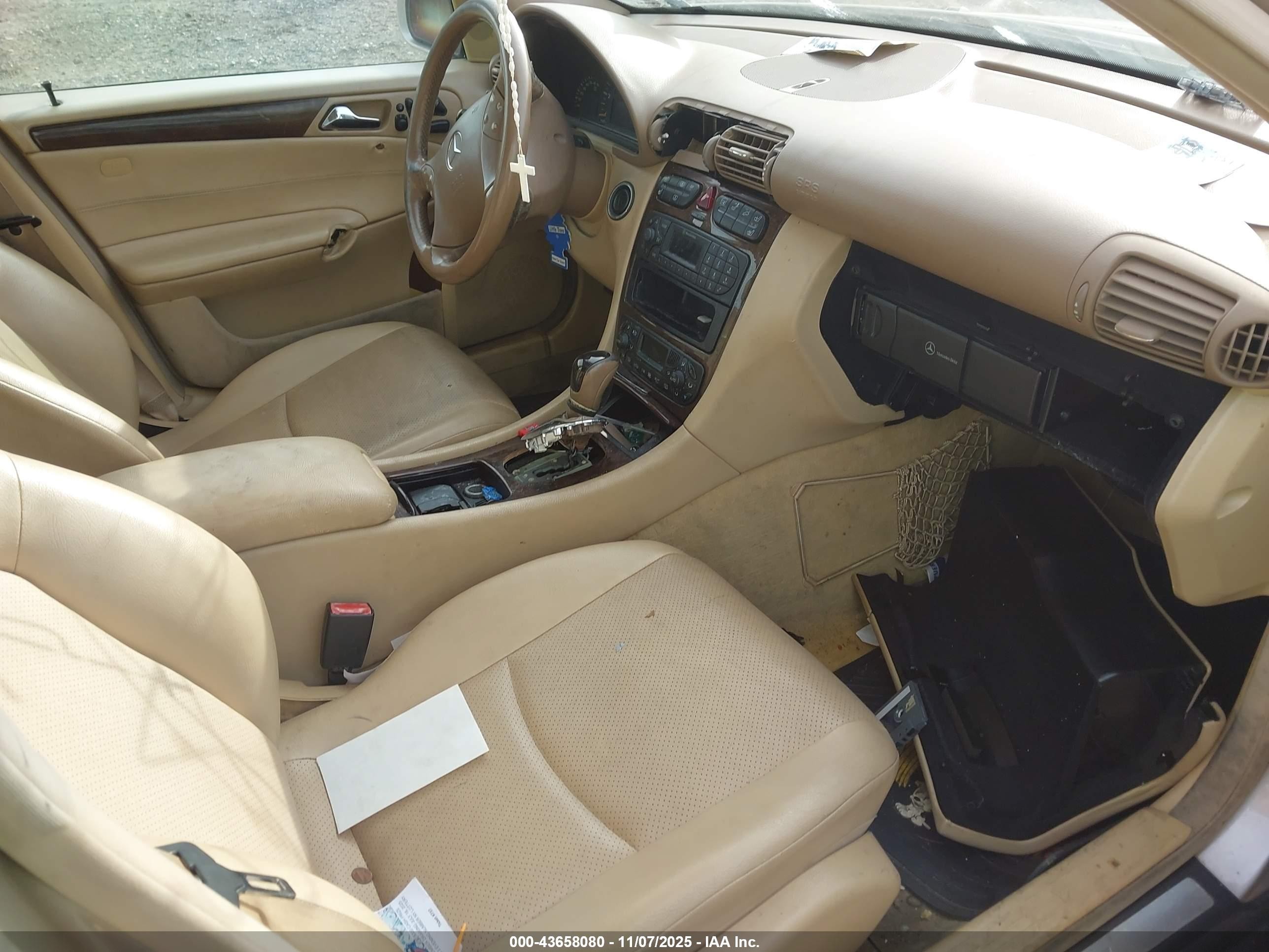 2002 Mercedes-benz C 320   Gold vin: WDBRF64J02E008132