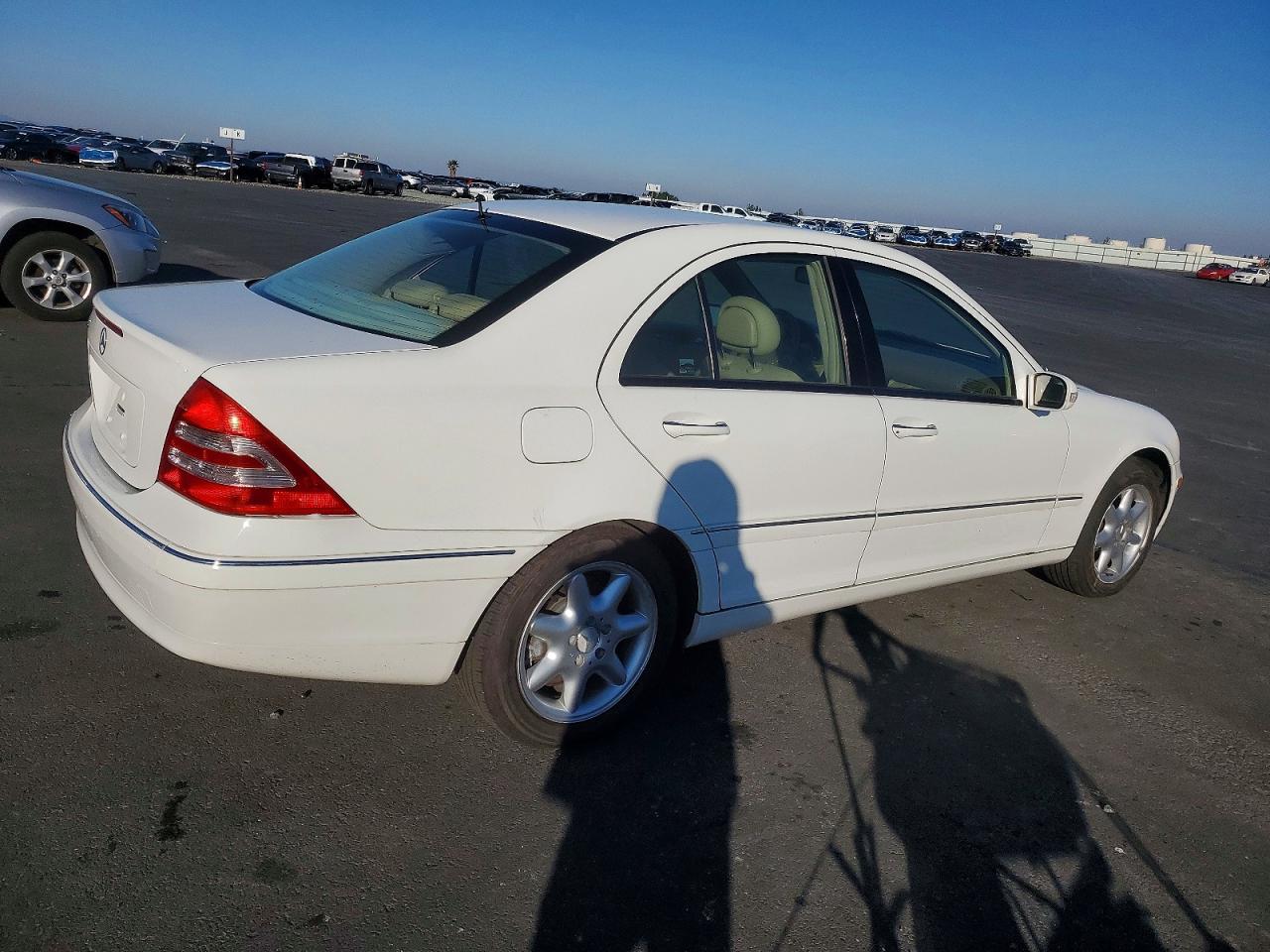 2002 Mercedes-benz C 320 White vin: WDBRF64J02F244418