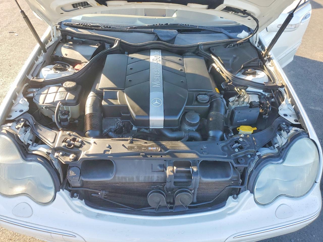 2002 Mercedes-benz C 320 White vin: WDBRF64J02F244418