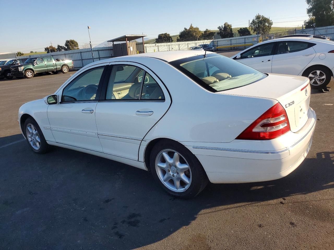 2002 Mercedes-benz C 320 White vin: WDBRF64J02F244418