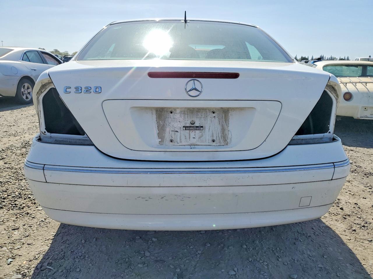 2001 Mercedes-benz C 320 White vin: WDBRF64J21E000791