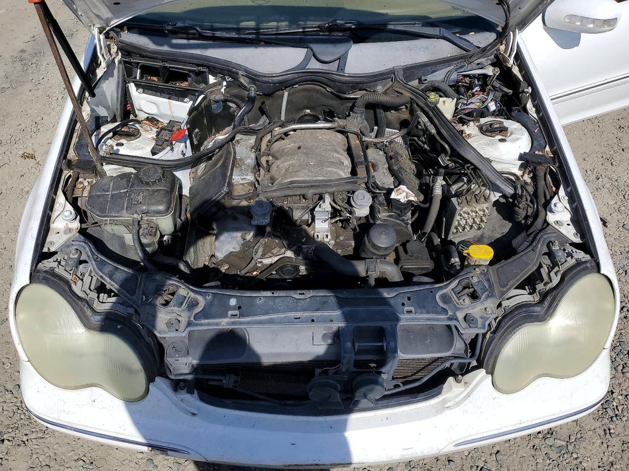 2001 Mercedes-benz C 320 White vin: WDBRF64J21E000791