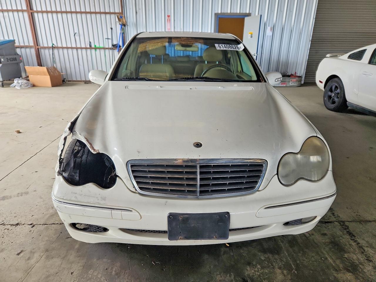 2002 Mercedes-benz C 320 White vin: WDBRF64J22F249121