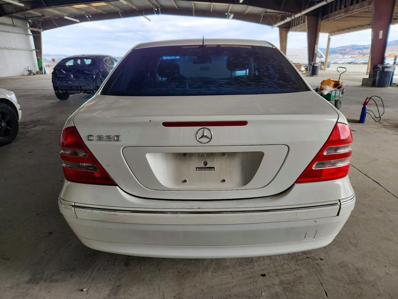 2002 Mercedes-benz C 320 White vin: WDBRF64J22F249121