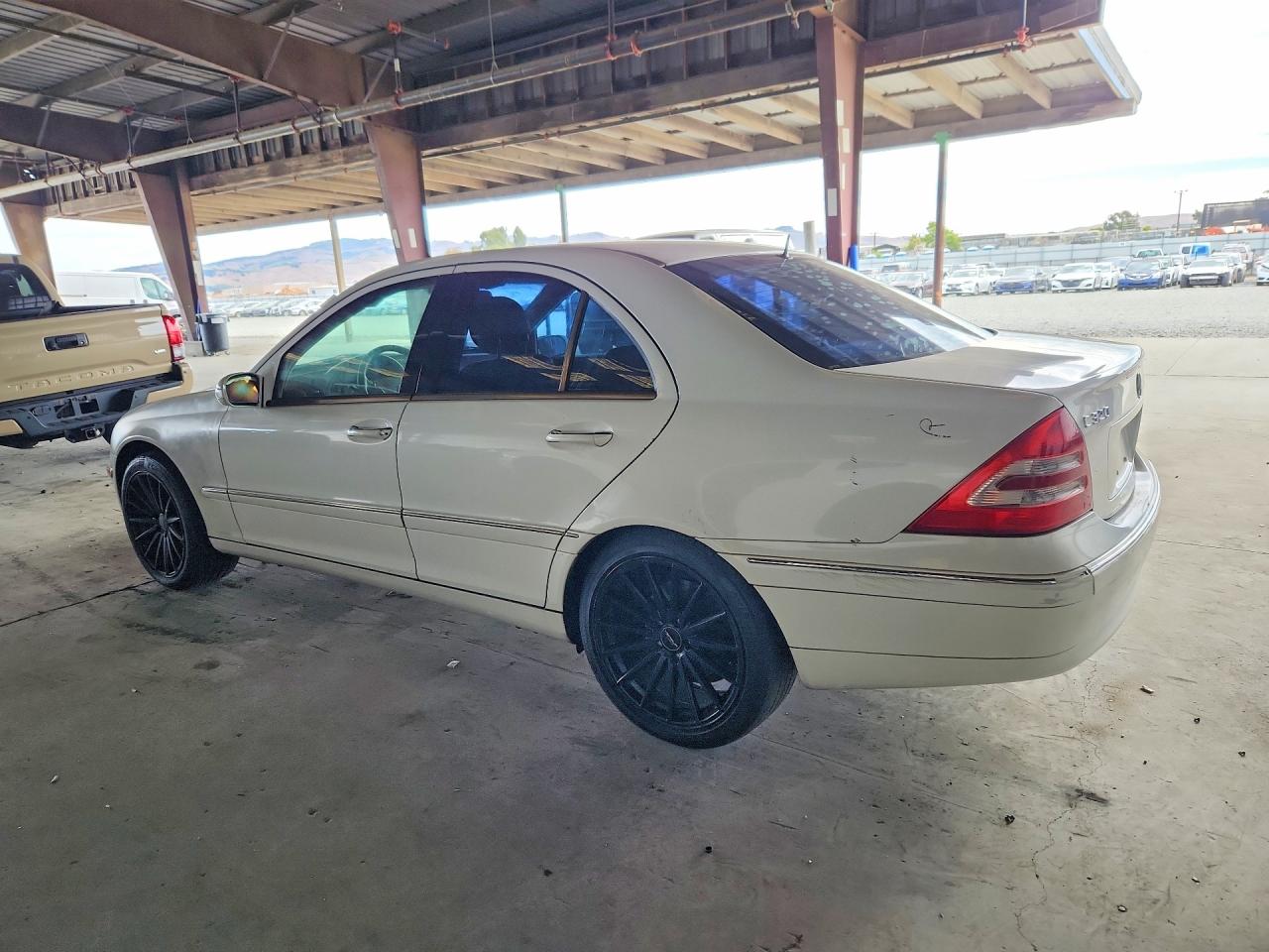 2002 Mercedes-benz C 320 White vin: WDBRF64J22F249121
