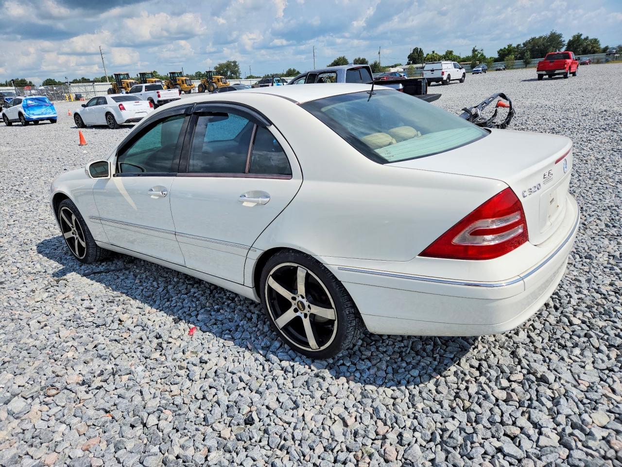 2002 Mercedes-benz C 320 White vin: WDBRF64J32F182576