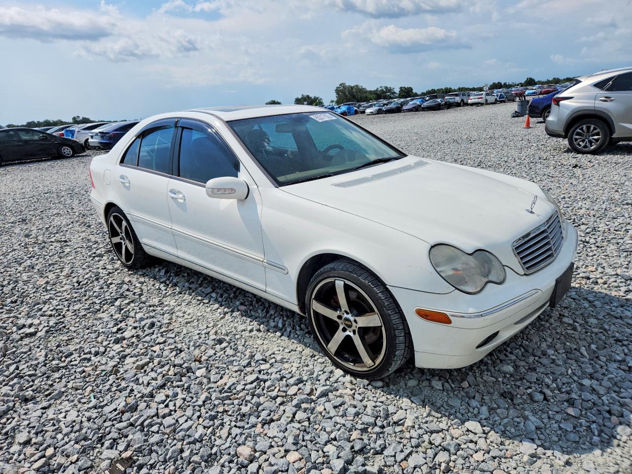 2002 Mercedes-benz C 320 White vin: WDBRF64J32F182576