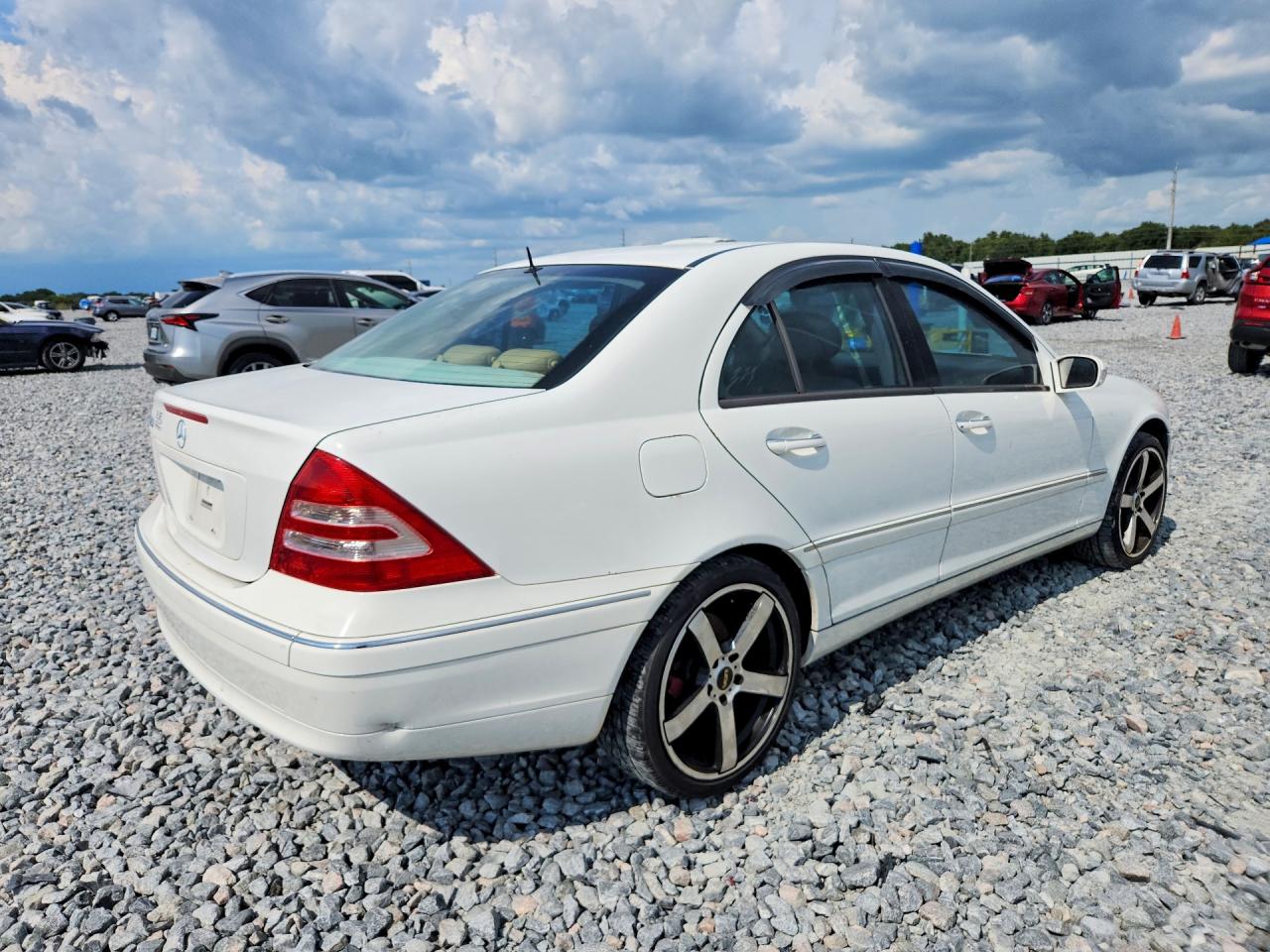 2002 Mercedes-benz C 320 White vin: WDBRF64J32F182576