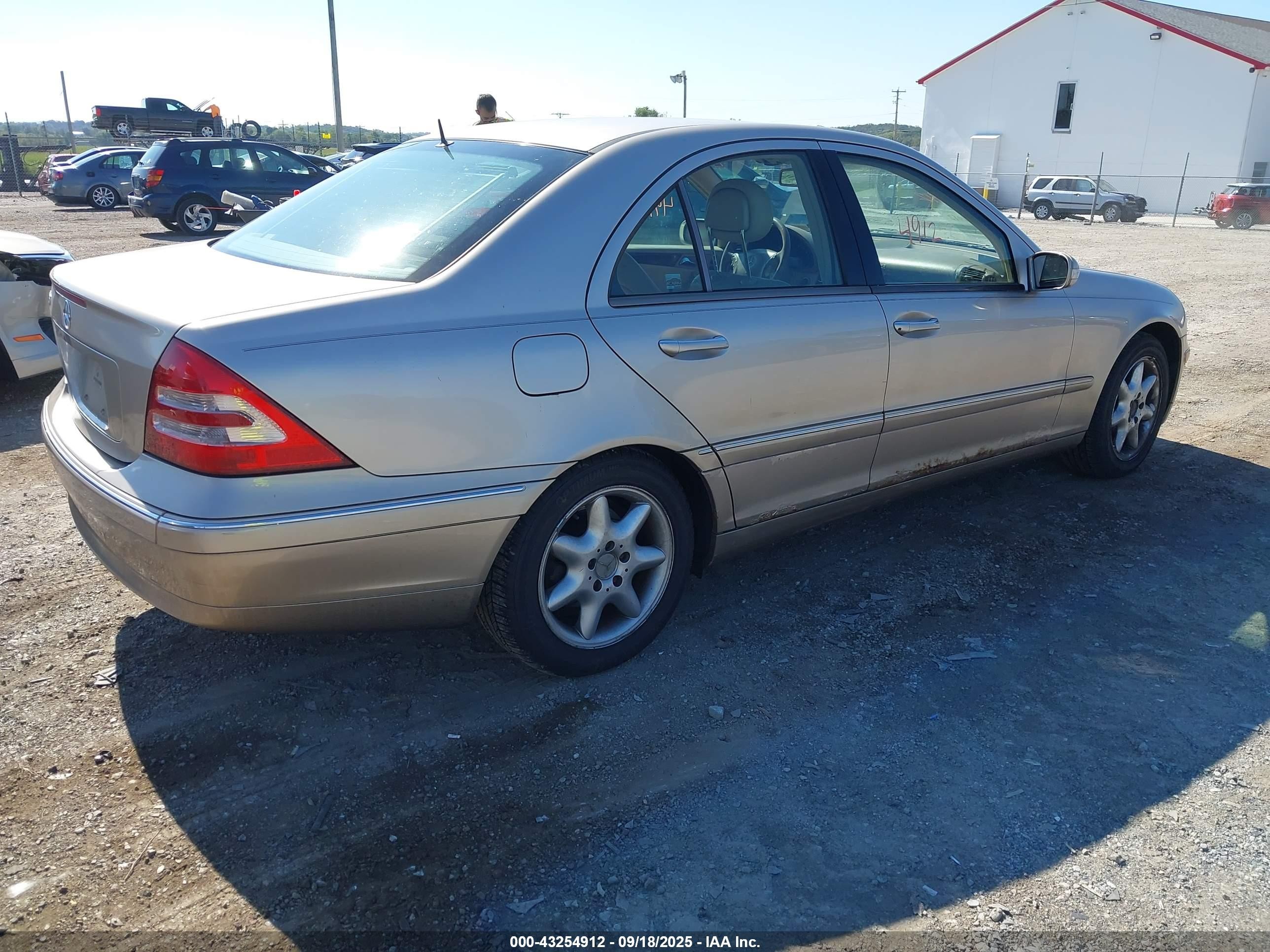 2001 Mercedes-benz C 320   Gold vin: WDBRF64J51F108963
