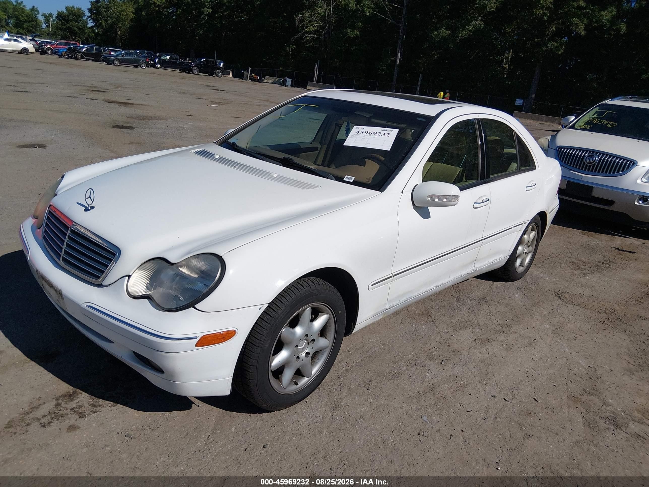 2001 Mercedes-benz C 320   White vin: WDBRF64J61F124315