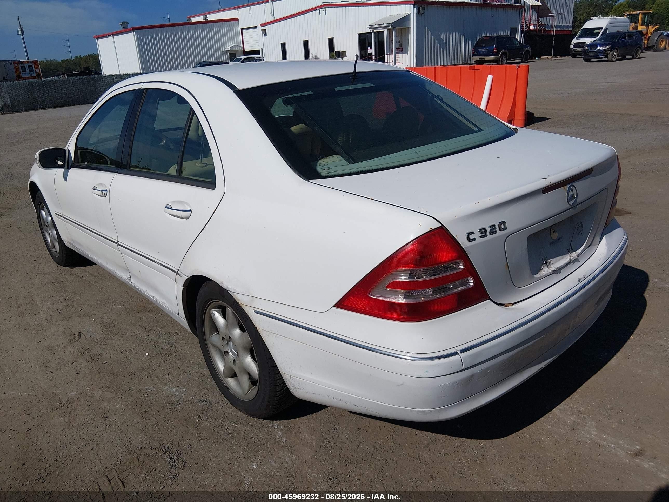 2001 Mercedes-benz C 320   White vin: WDBRF64J61F124315