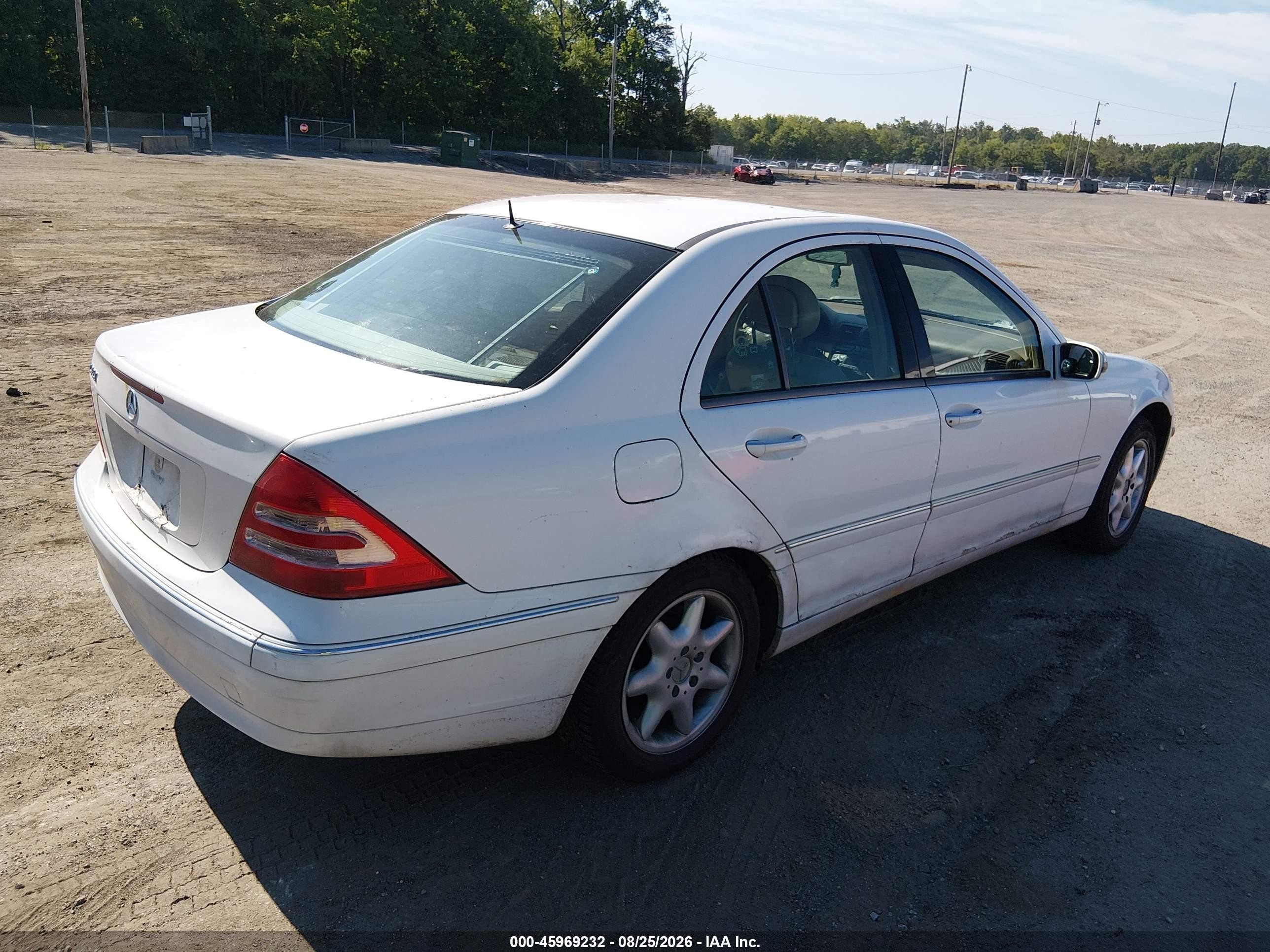 2001 Mercedes-benz C 320   White vin: WDBRF64J61F124315