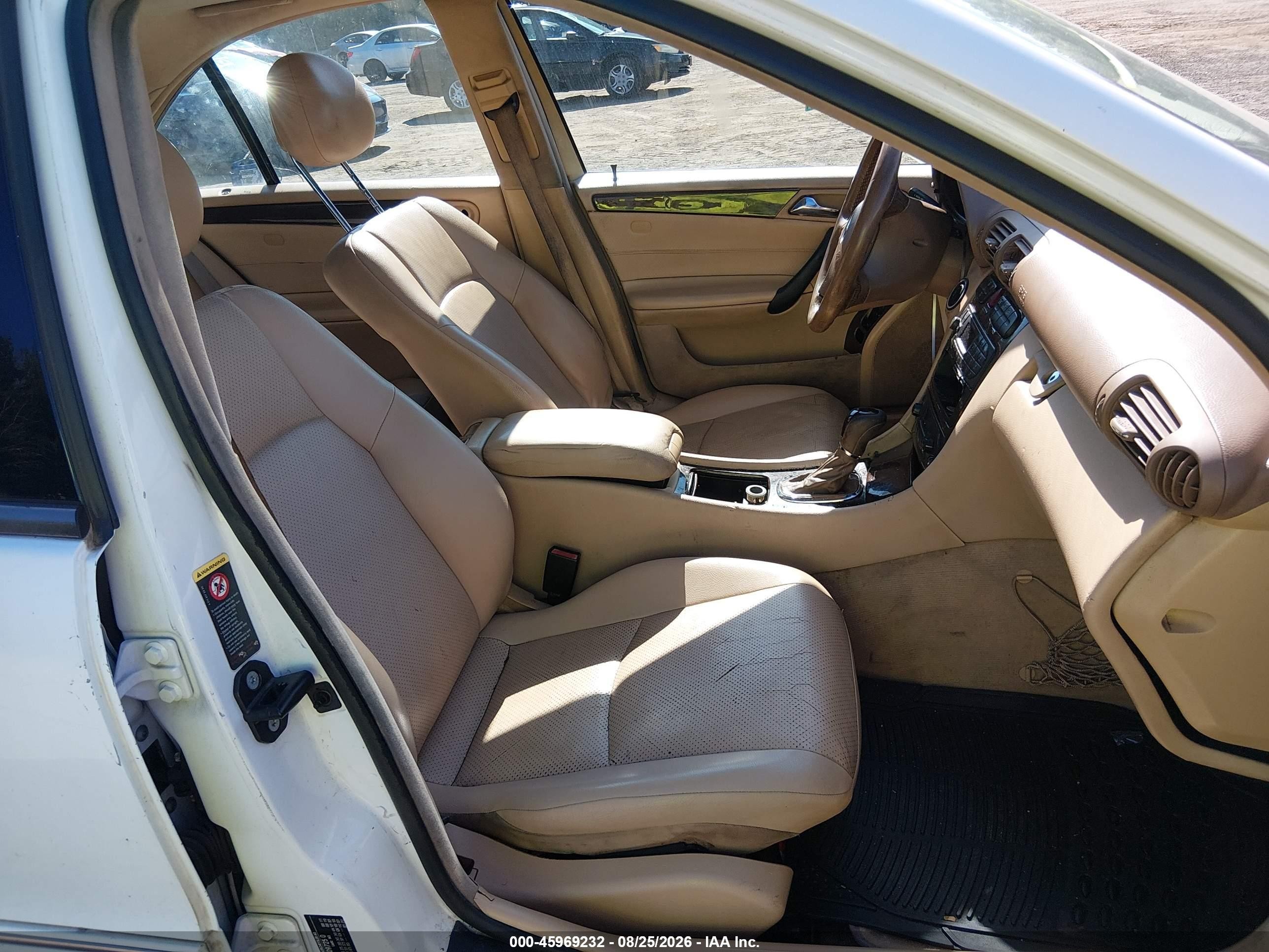 2001 Mercedes-benz C 320   White vin: WDBRF64J61F124315