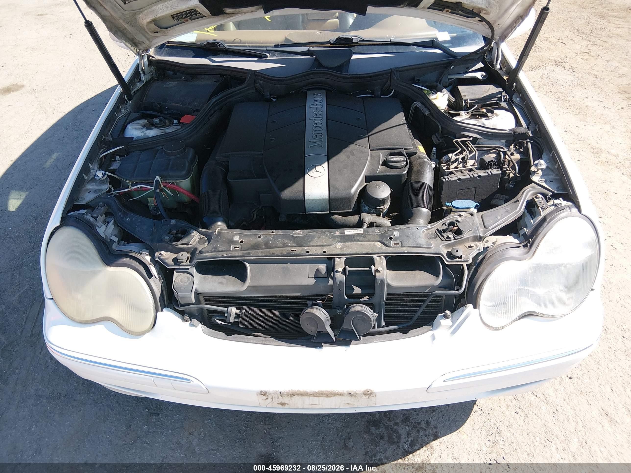 2001 Mercedes-benz C 320   White vin: WDBRF64J61F124315