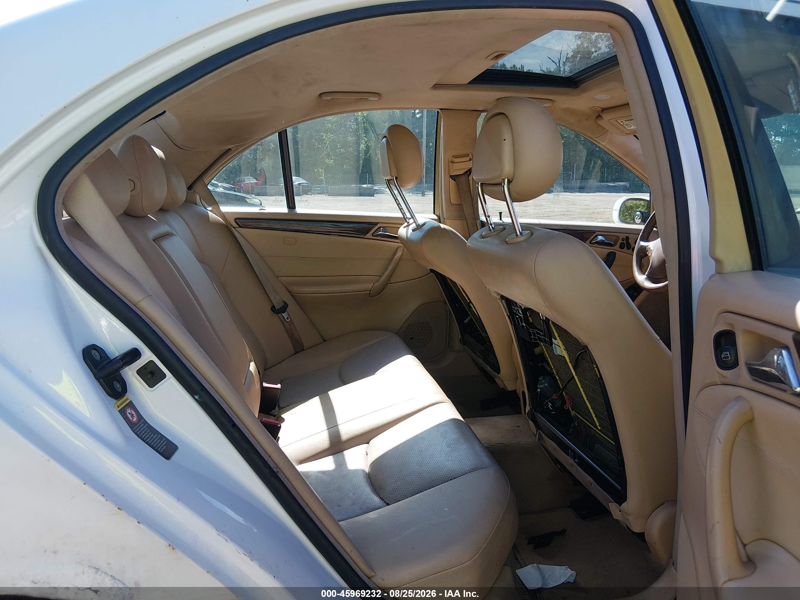 2001 Mercedes-benz C 320   White vin: WDBRF64J61F124315