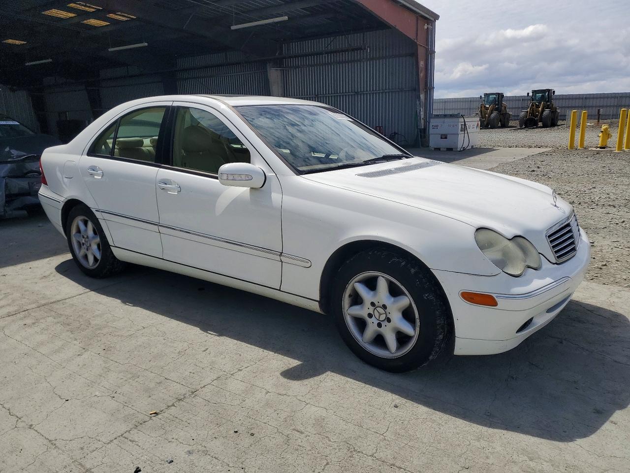 2004 Mercedes-benz C 320 White vin: WDBRF64J64F514013