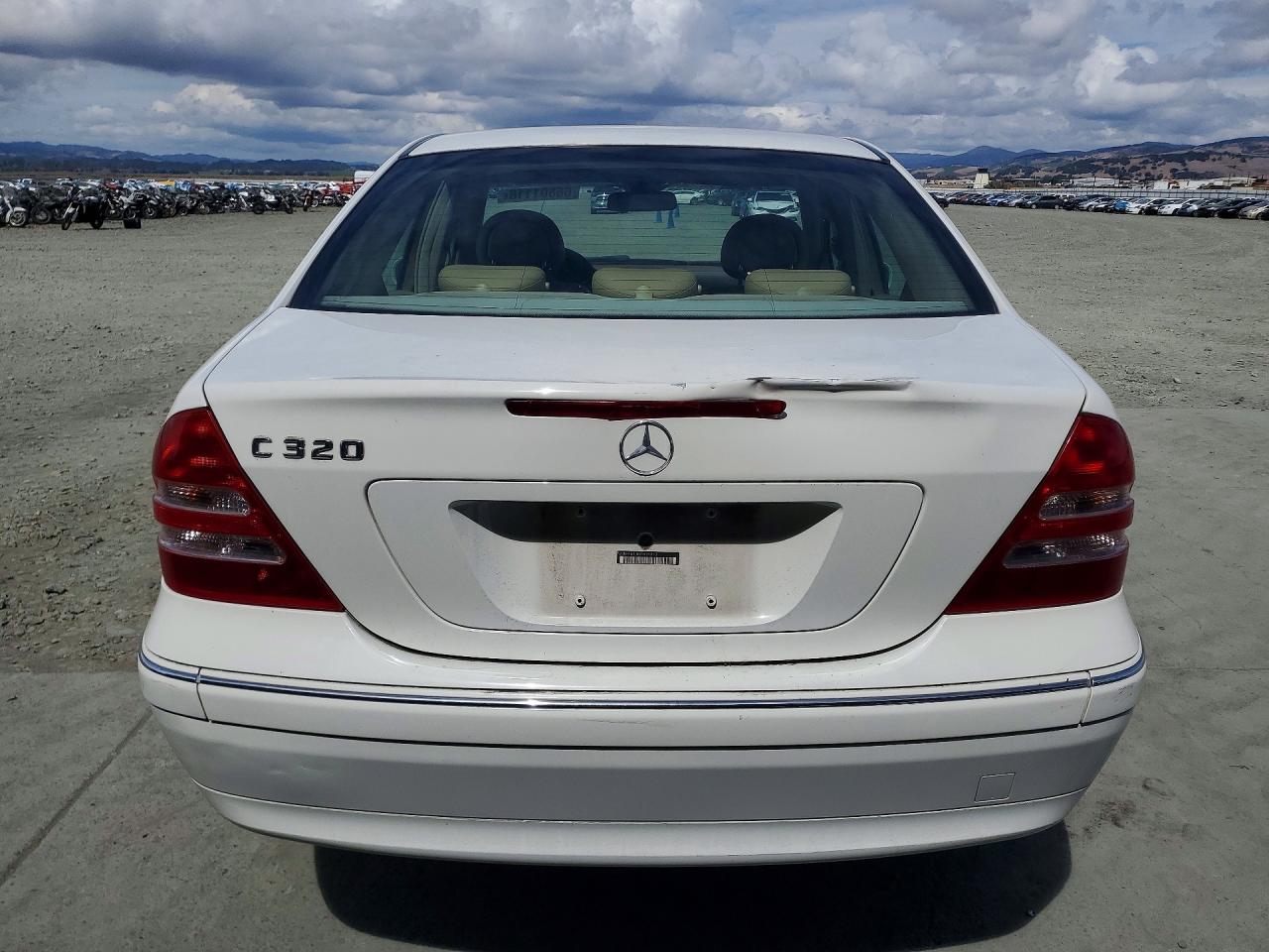 2004 Mercedes-benz C 320 White vin: WDBRF64J64F514013