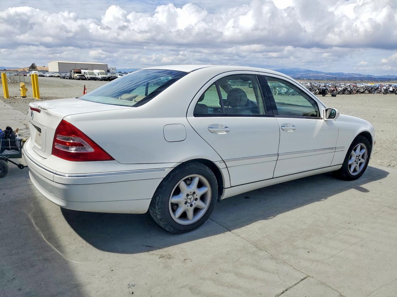 2004 Mercedes-benz C 320 White vin: WDBRF64J64F514013