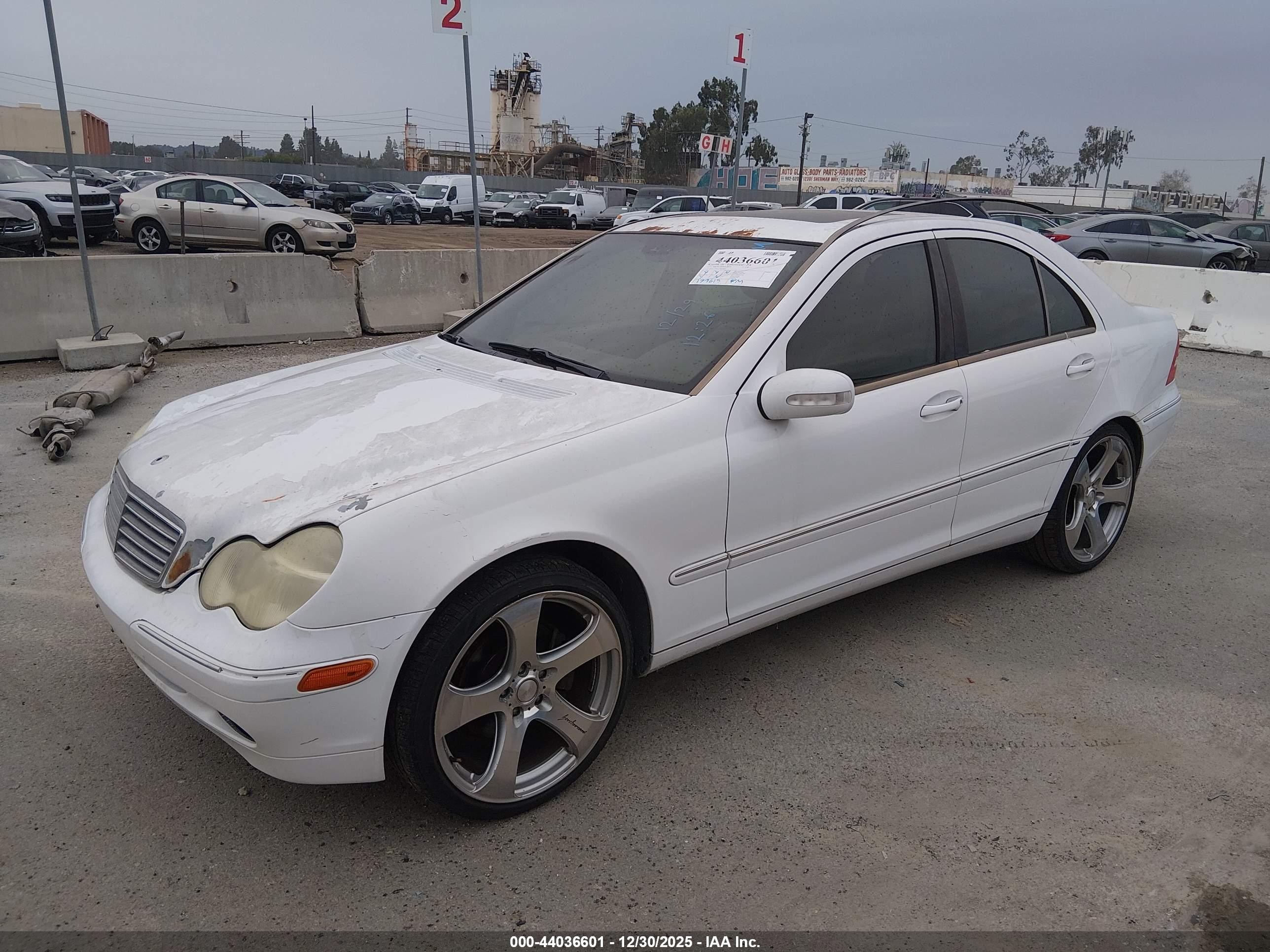 2001 Mercedes-benz C 320   White vin: WDBRF64J71E000818