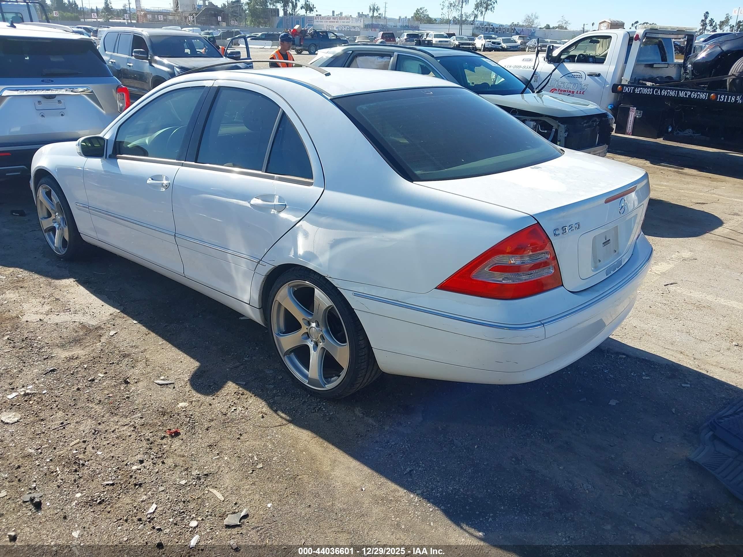 2001 Mercedes-benz C 320   White vin: WDBRF64J71E000818