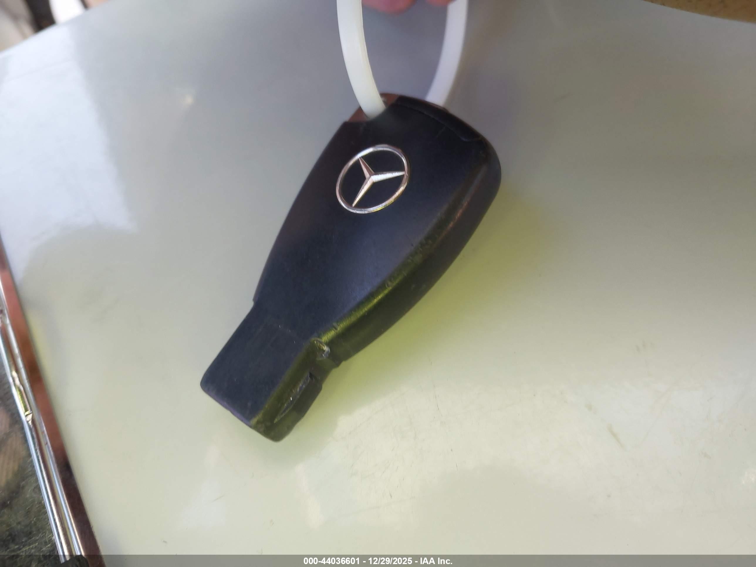 2001 Mercedes-benz C 320   White vin: WDBRF64J71E000818