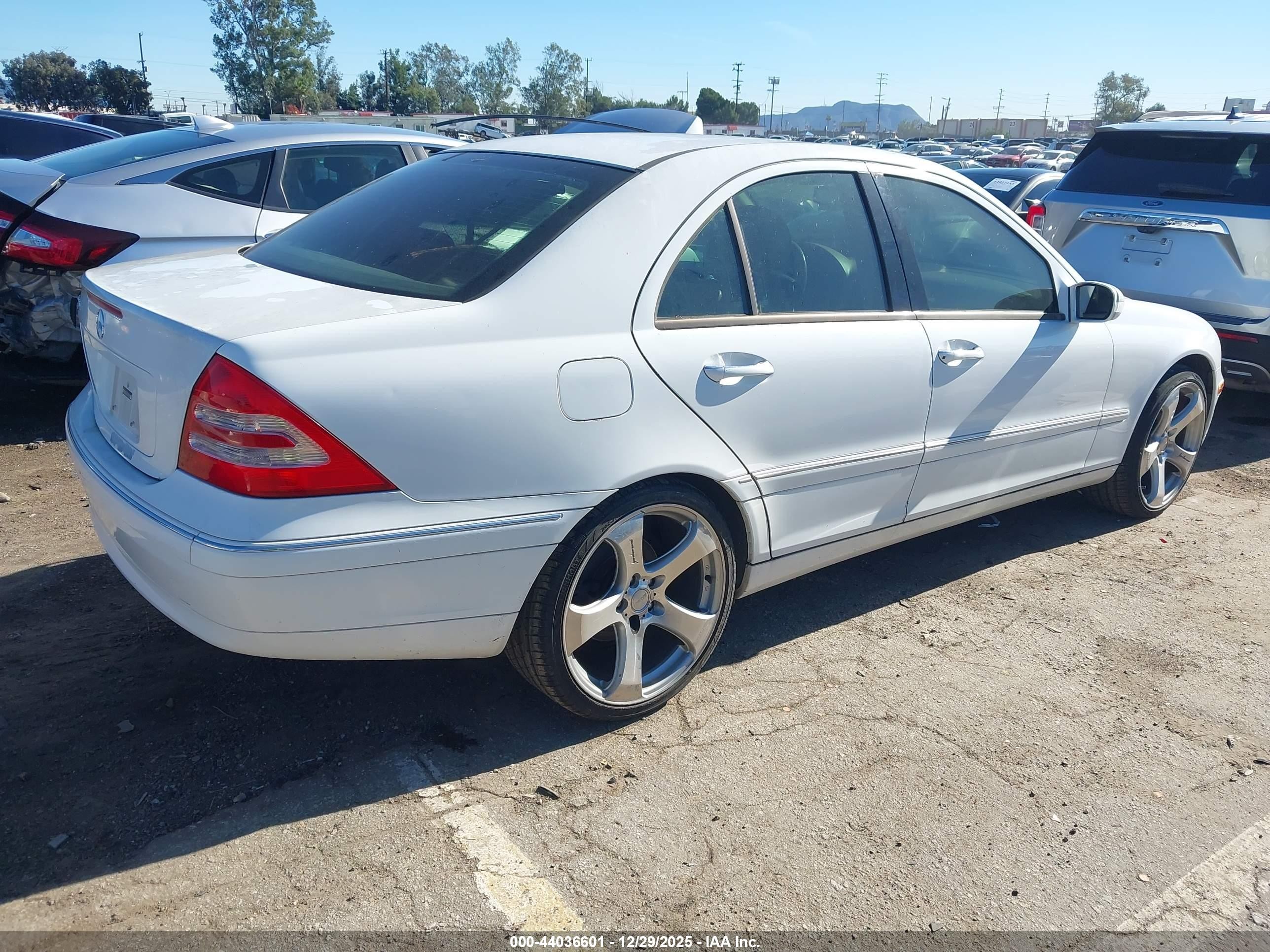 2001 Mercedes-benz C 320   White vin: WDBRF64J71E000818