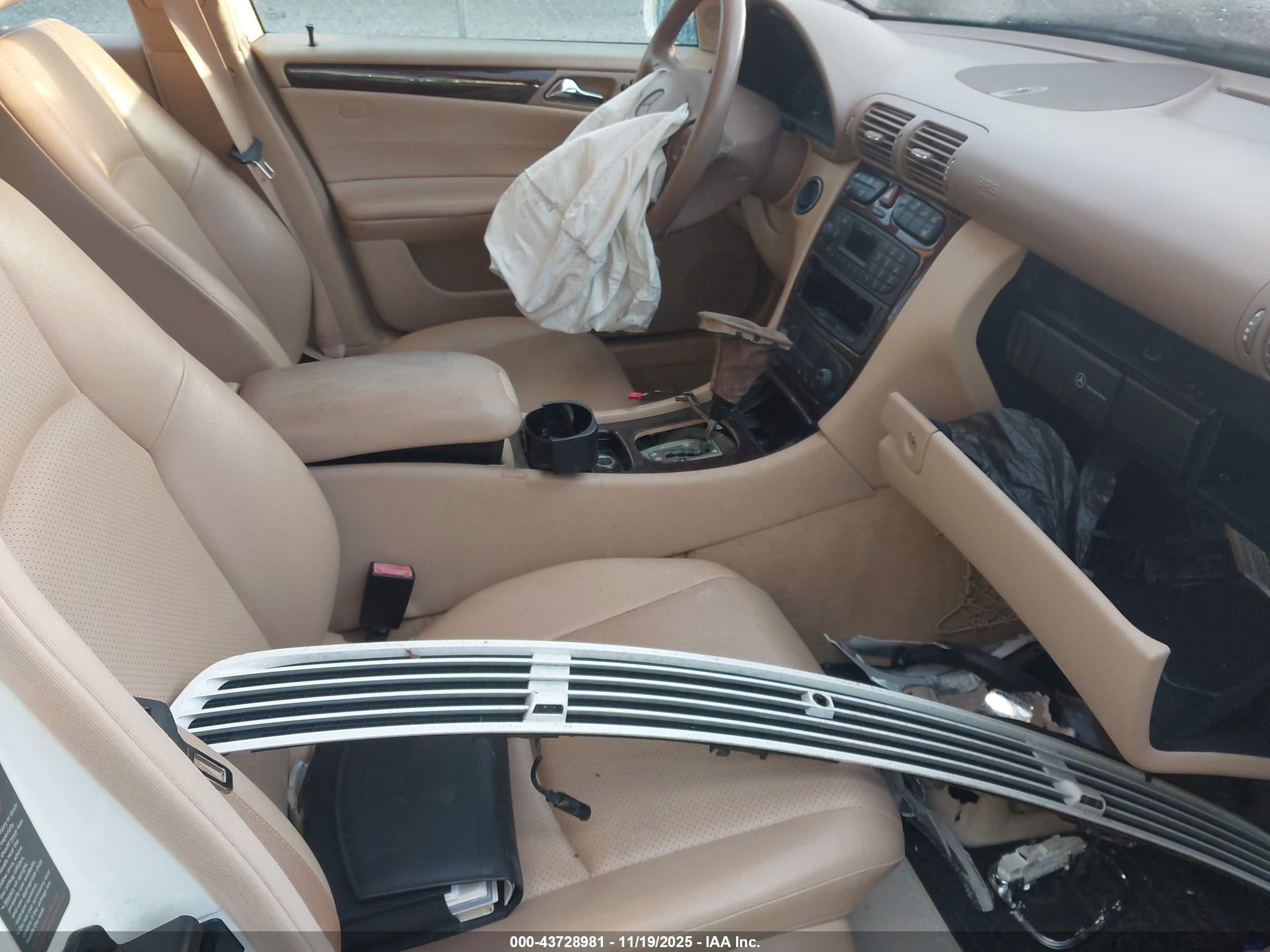 2002 Mercedes-benz C 320 White vin: WDBRF64J72F231665