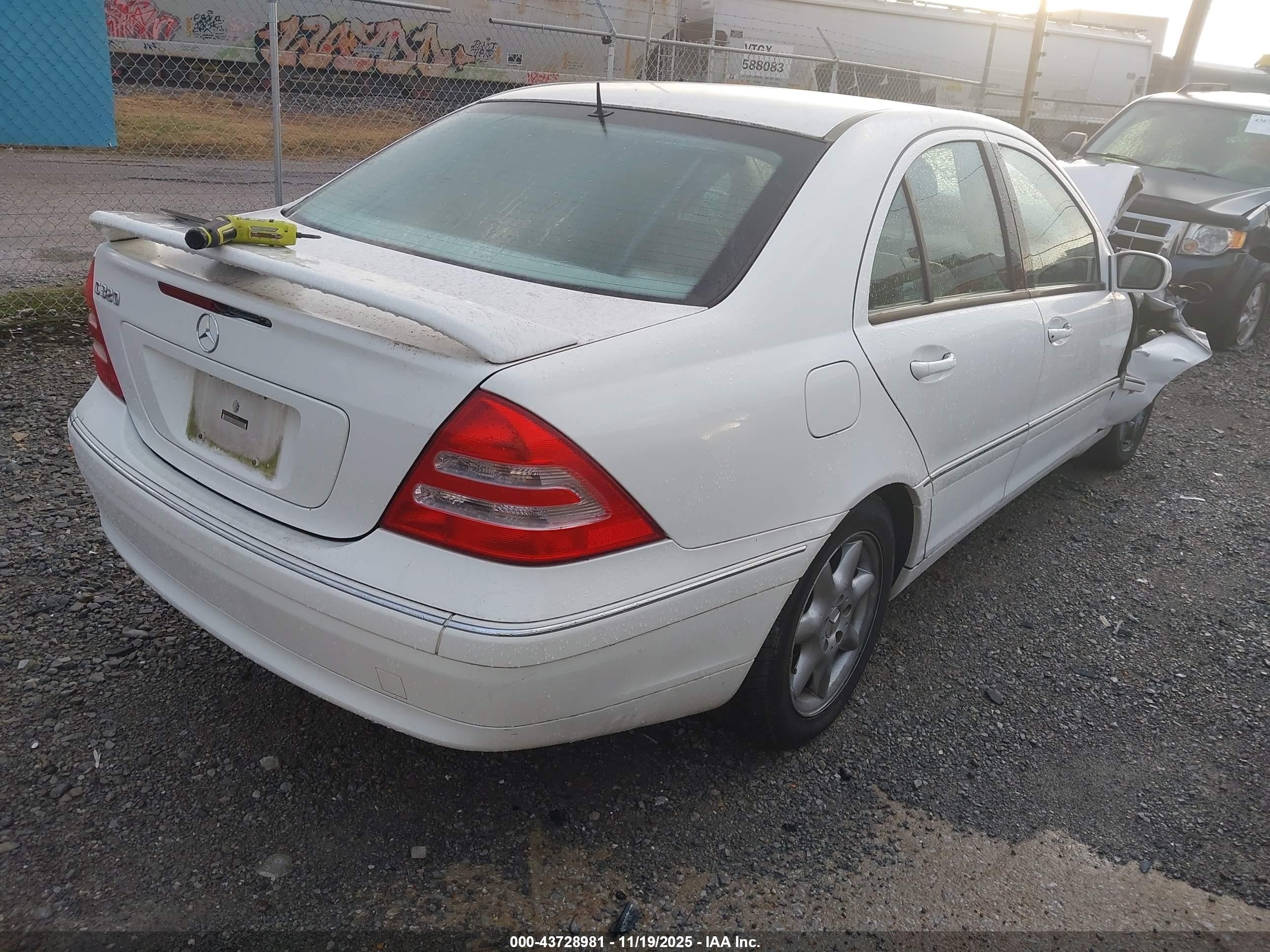 2002 Mercedes-benz C 320 White vin: WDBRF64J72F231665