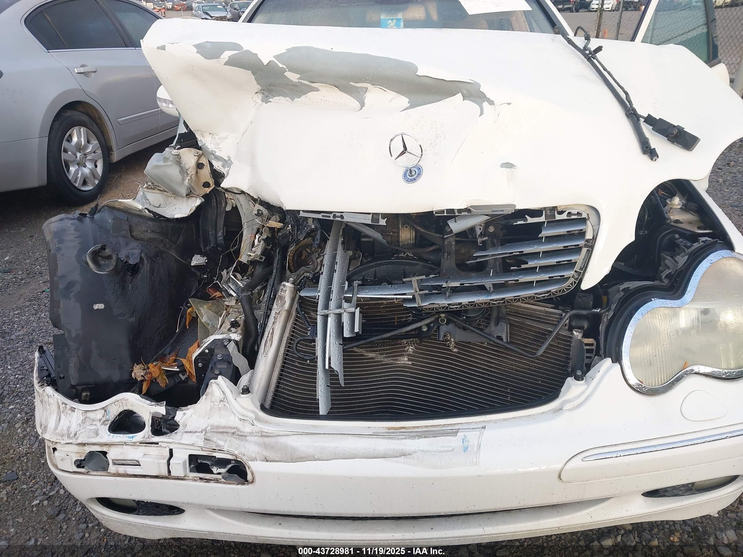 2002 Mercedes-benz C 320 White vin: WDBRF64J72F231665