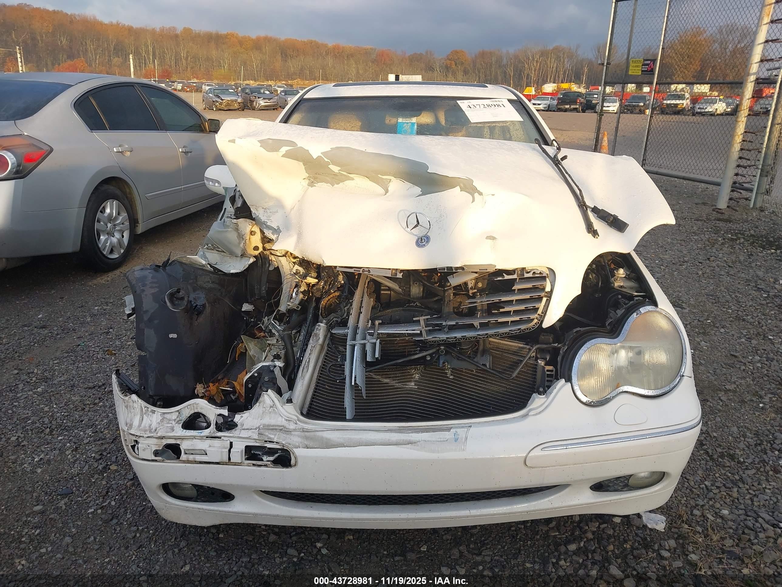 2002 Mercedes-benz C 320 White vin: WDBRF64J72F231665