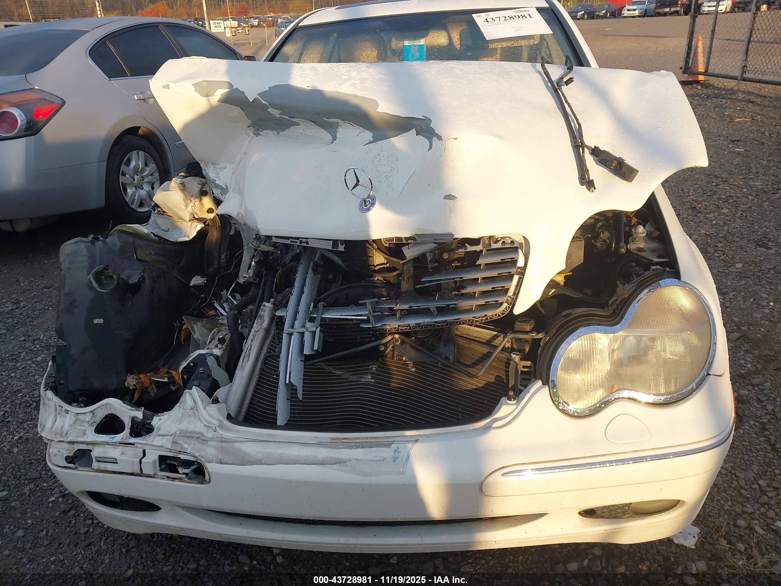 2002 Mercedes-benz C 320 White vin: WDBRF64J72F231665