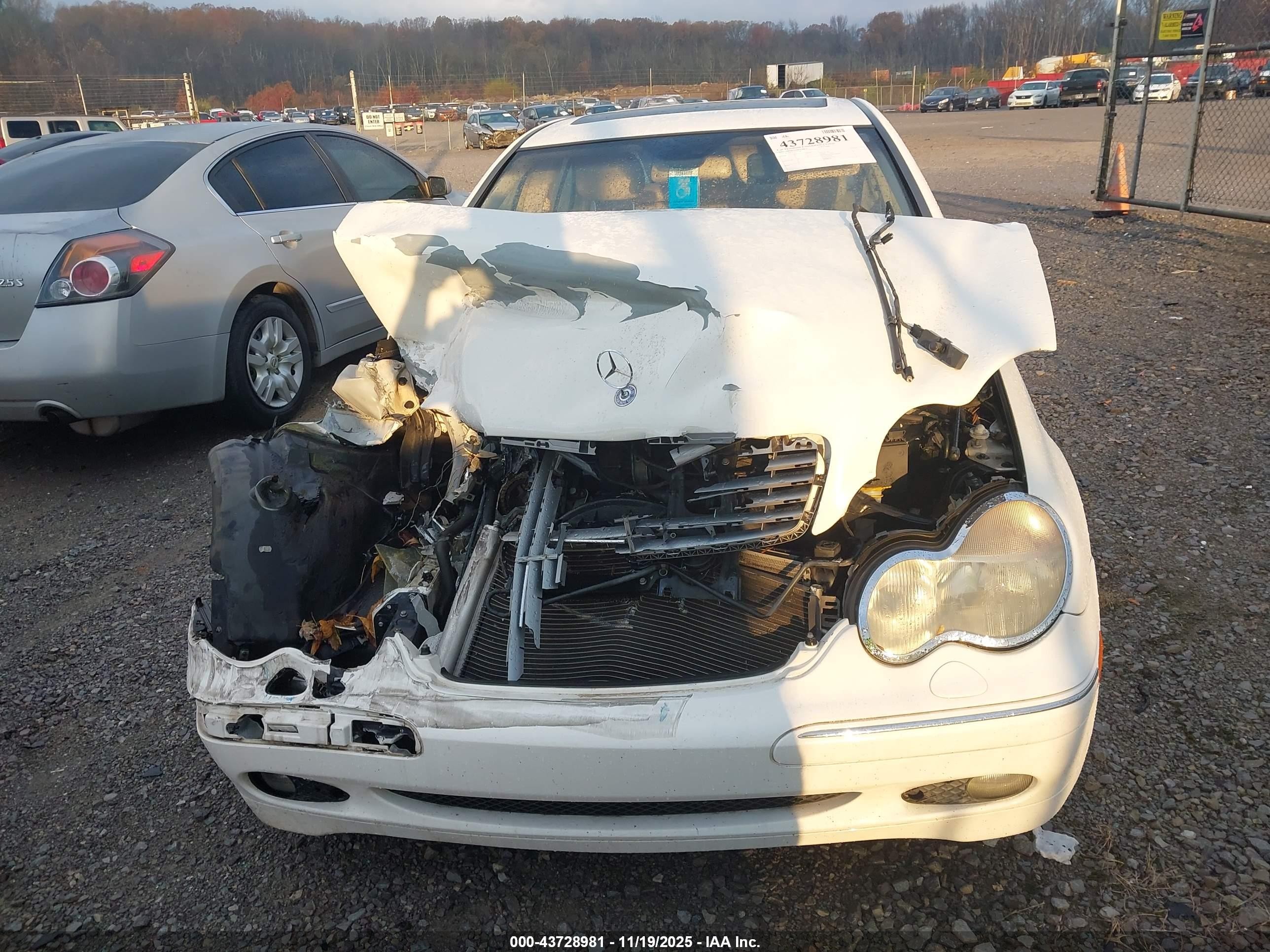 2002 Mercedes-benz C 320 White vin: WDBRF64J72F231665