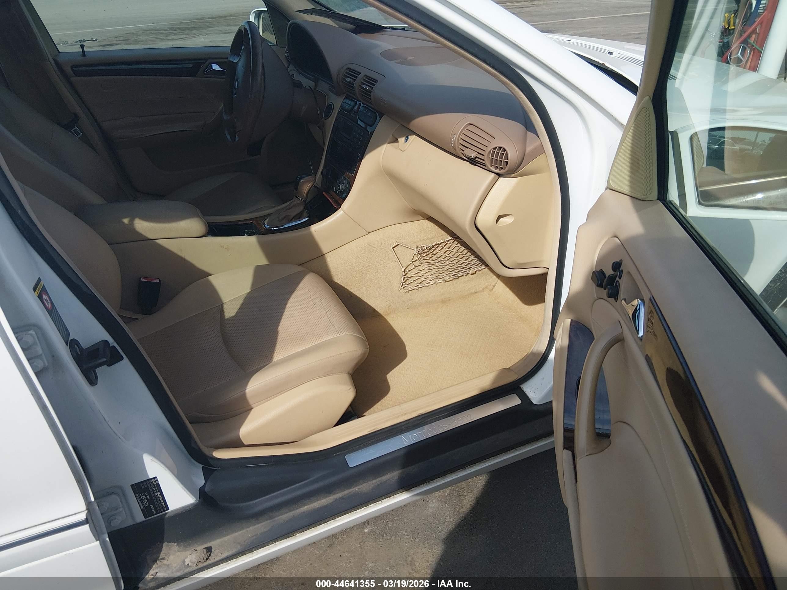 2001 Mercedes-benz C 320   White vin: WDBRF64J81F030775