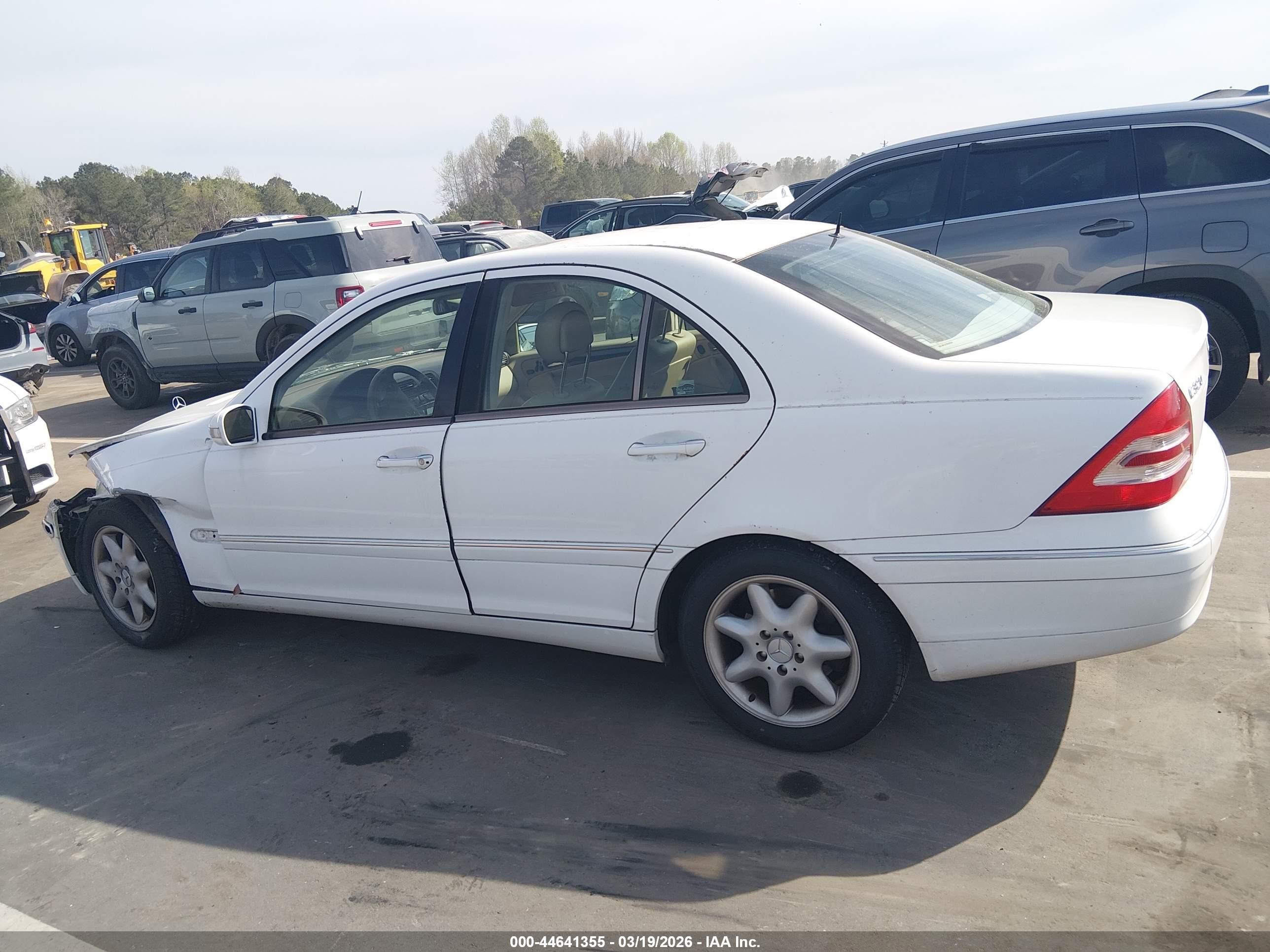 2001 Mercedes-benz C 320   White vin: WDBRF64J81F030775