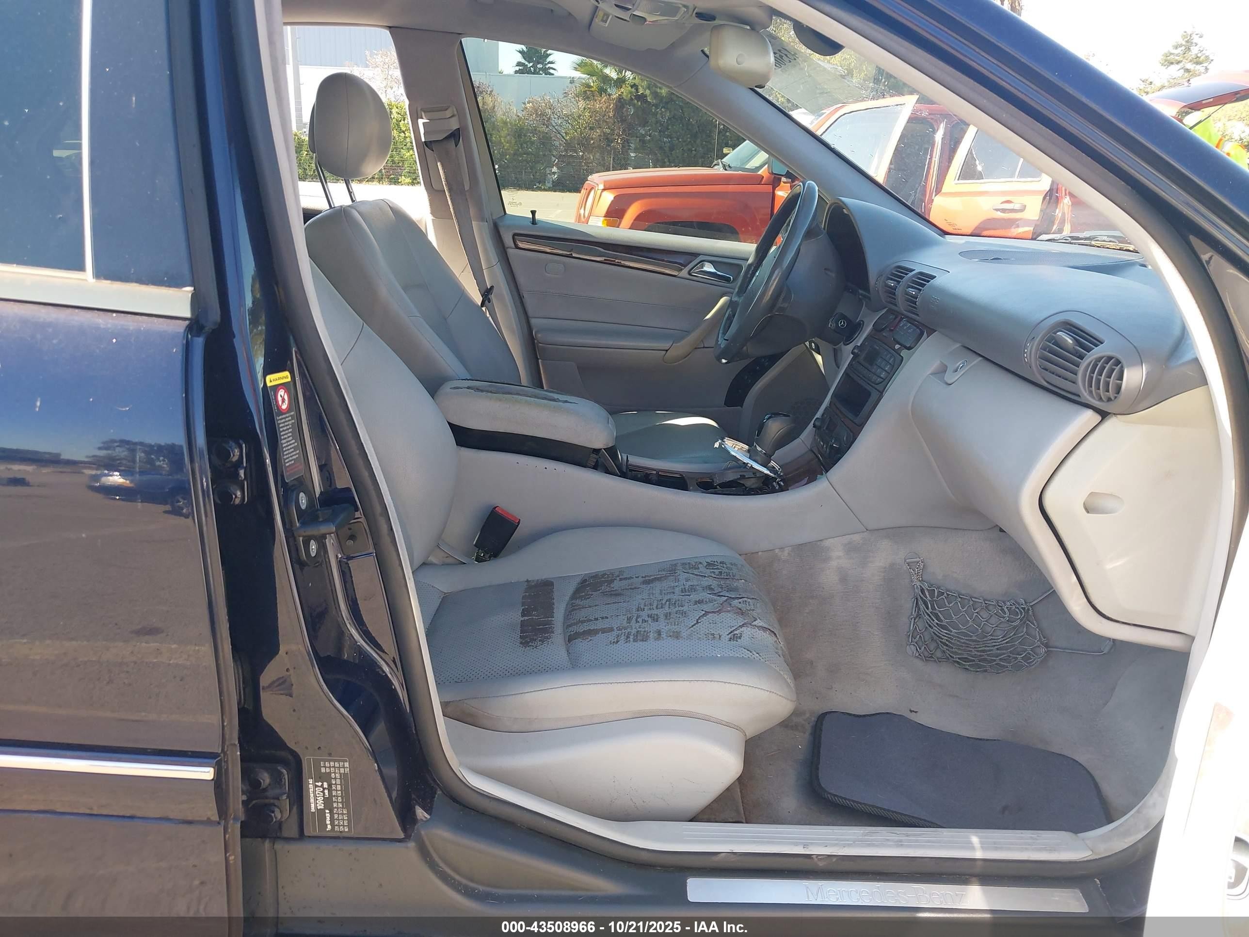 2001 Mercedes-benz C 320   Dark Blue vin: WDBRF64JX1F103614