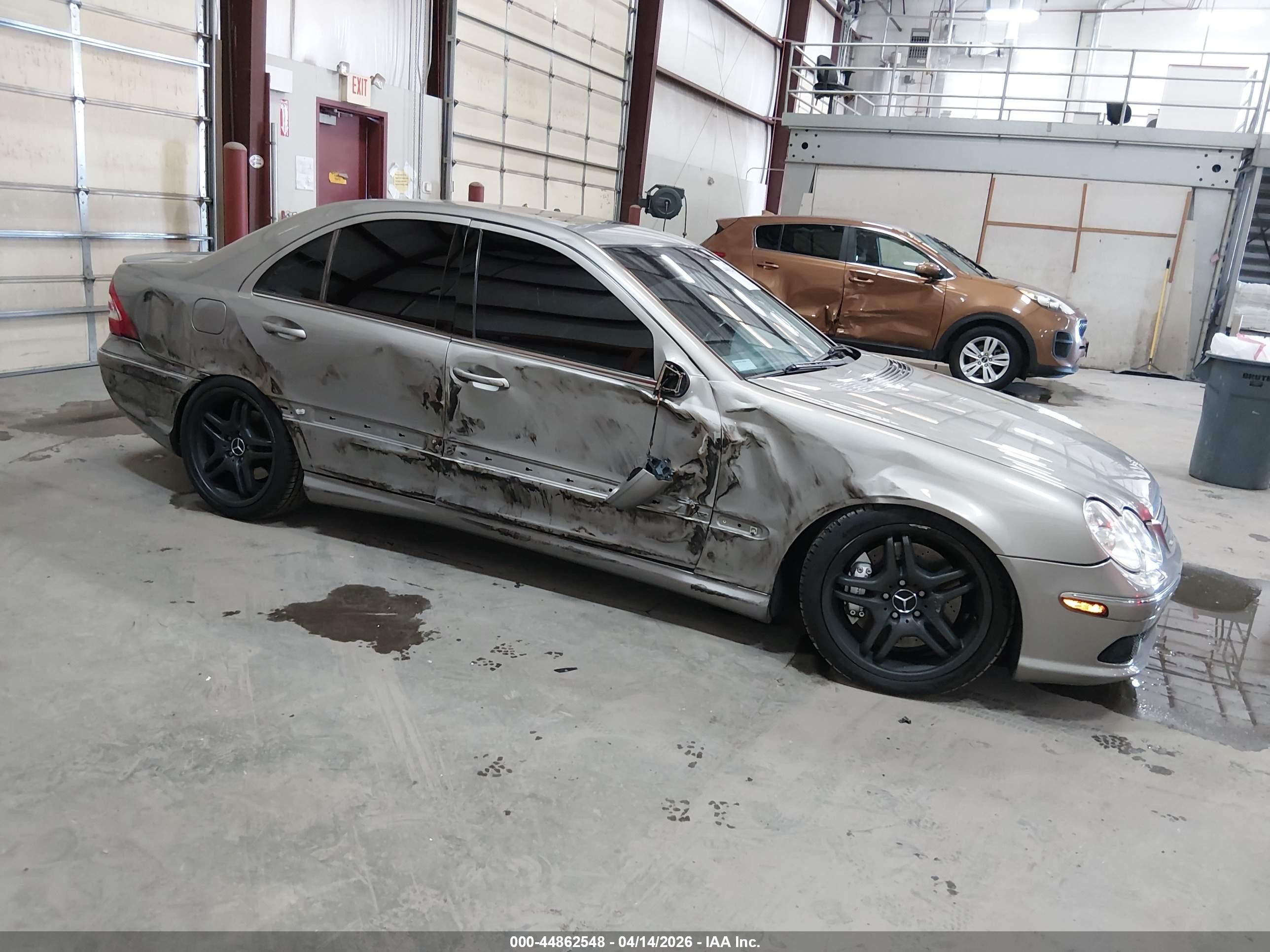 2005 Mercedes-benz C 55 Amg   Серебряный vin: WDBRF76J05F650657