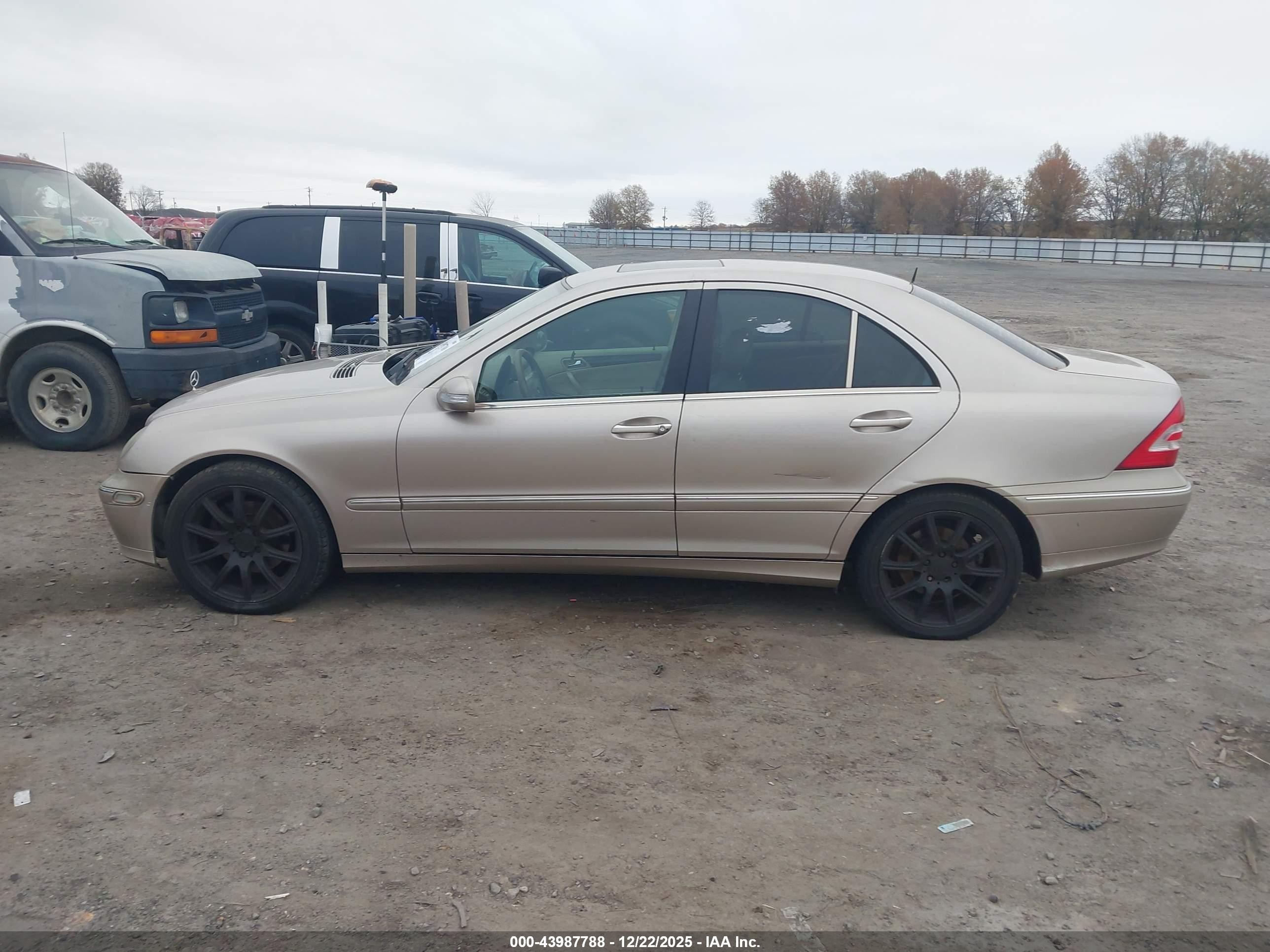 2005 Mercedes-benz C 240 Luxury 4matic Beige vin: WDBRF81J05F670100