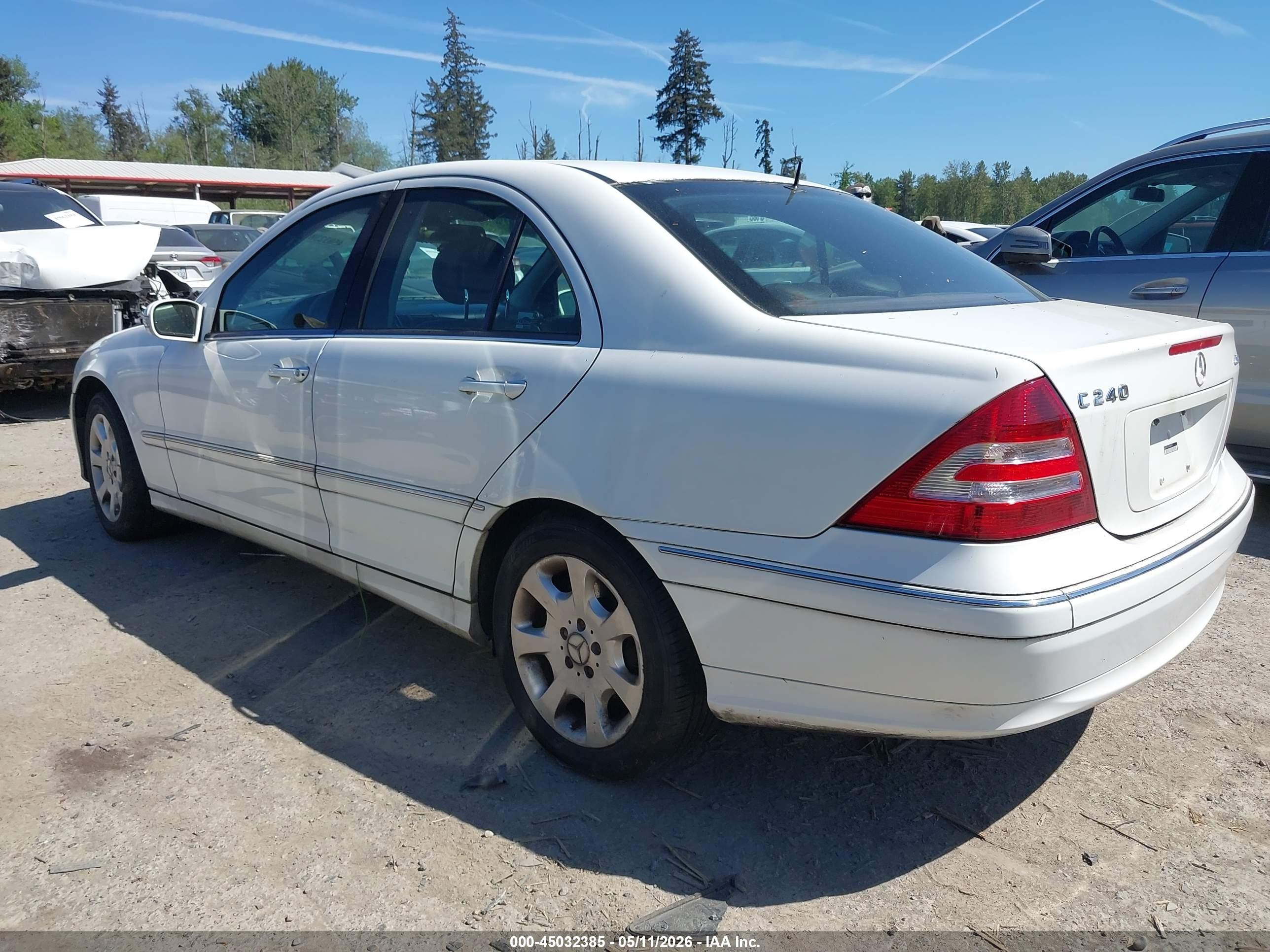 2005 Mercedes-benz C 240 Luxury 4matic Белый vin: WDBRF81J15F666394