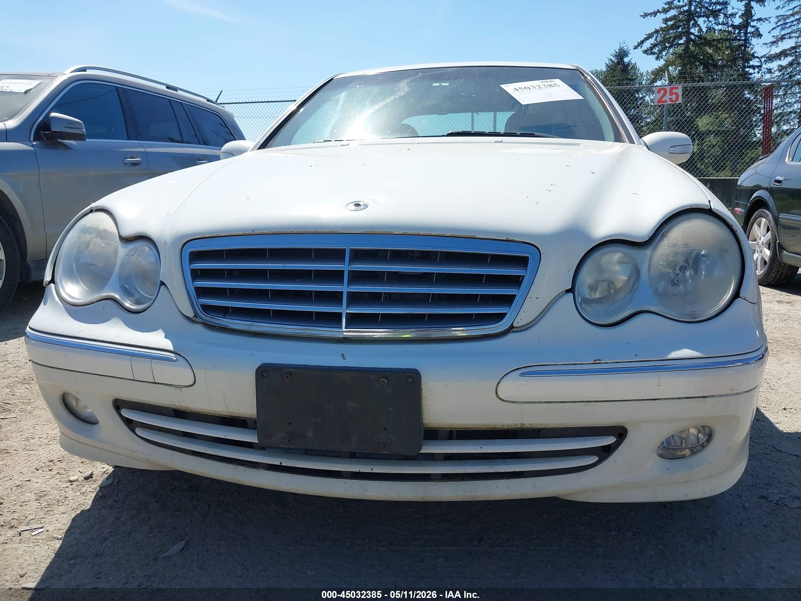 2005 Mercedes-benz C 240 Luxury 4matic Белый vin: WDBRF81J15F666394
