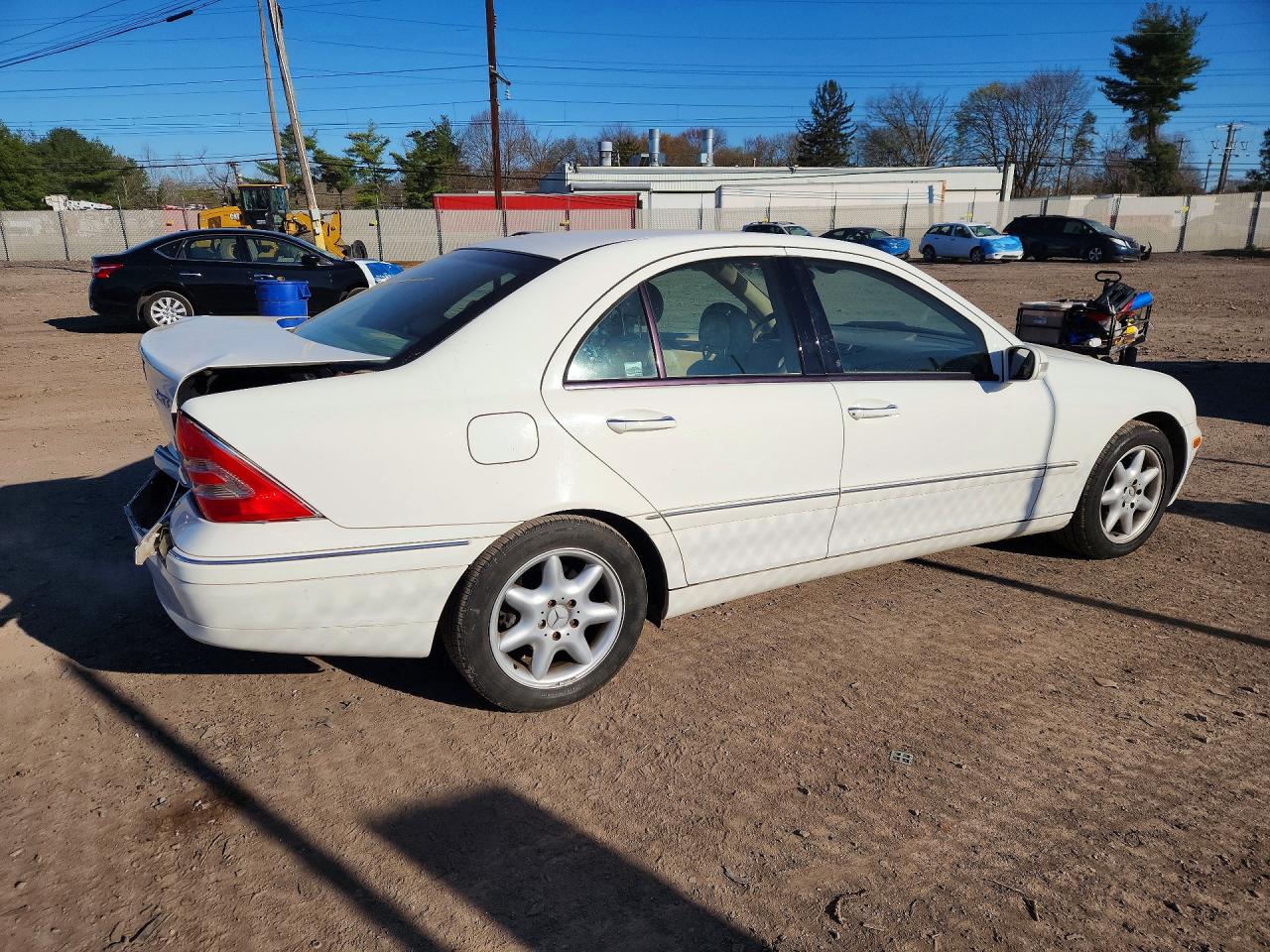 2004 Mercedes Benz C 240 4matic Белый vin: WDBRF81J24F473377