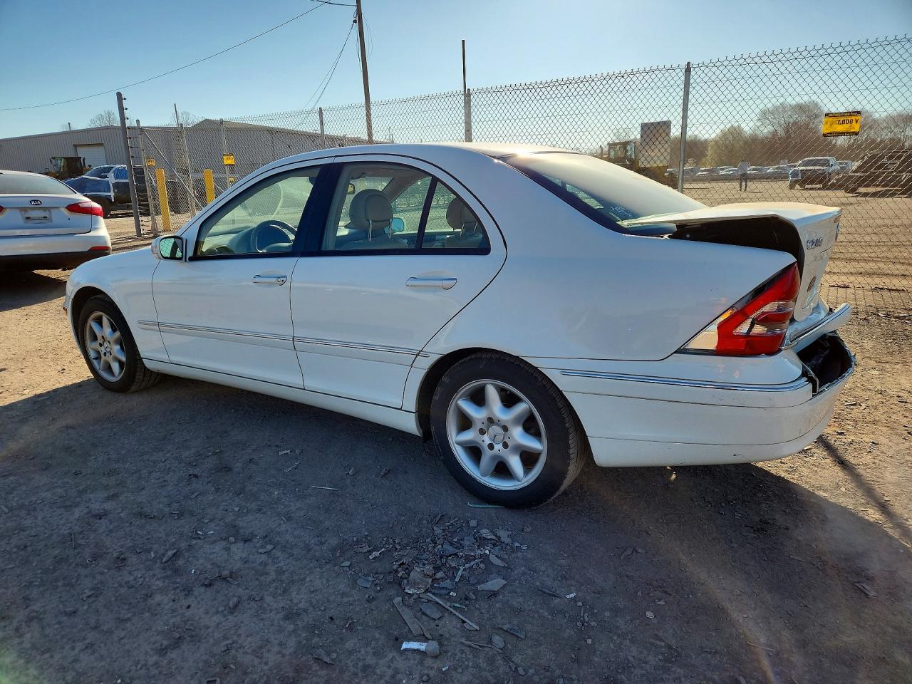 2004 Mercedes Benz C 240 4matic Белый vin: WDBRF81J24F473377