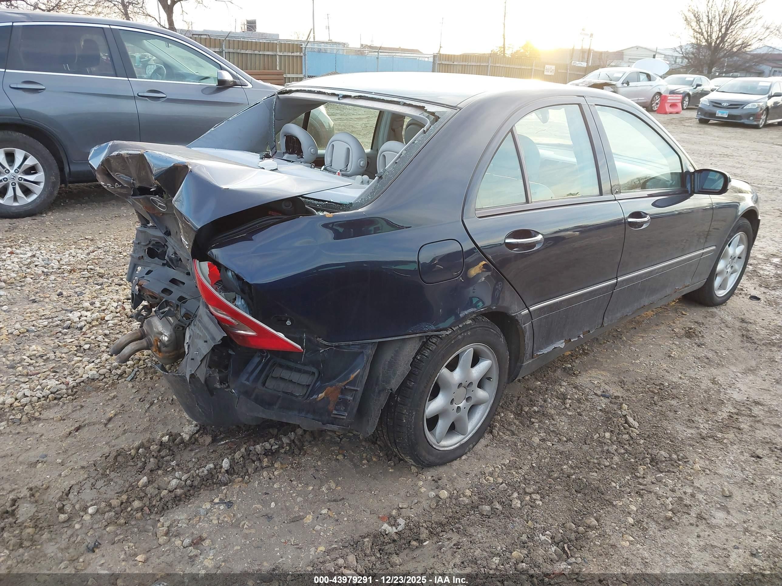 2003 Mercedes-benz C 240   Синий vin: WDBRF81J53F349361