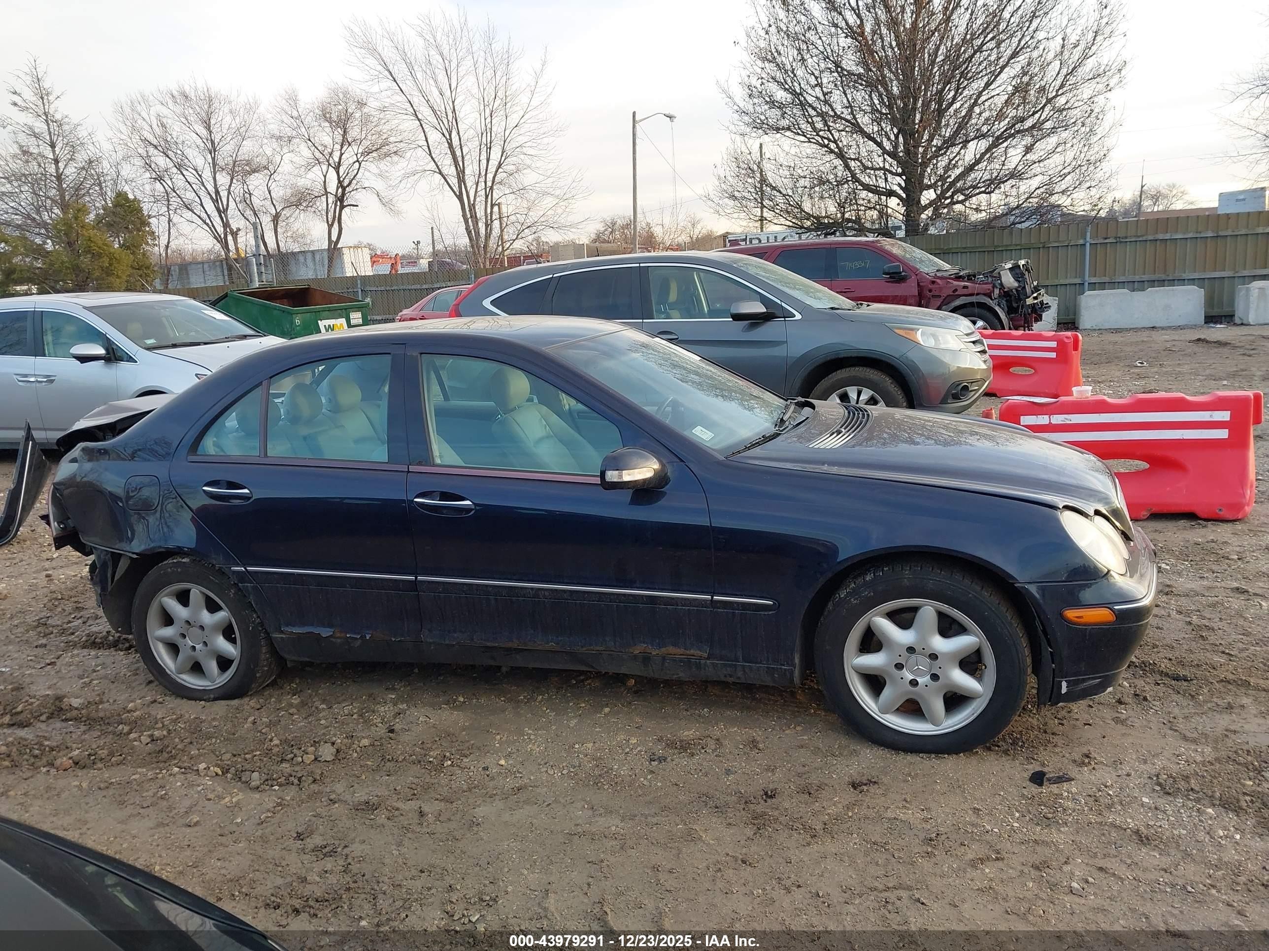 2003 Mercedes-benz C 240   Синий vin: WDBRF81J53F349361