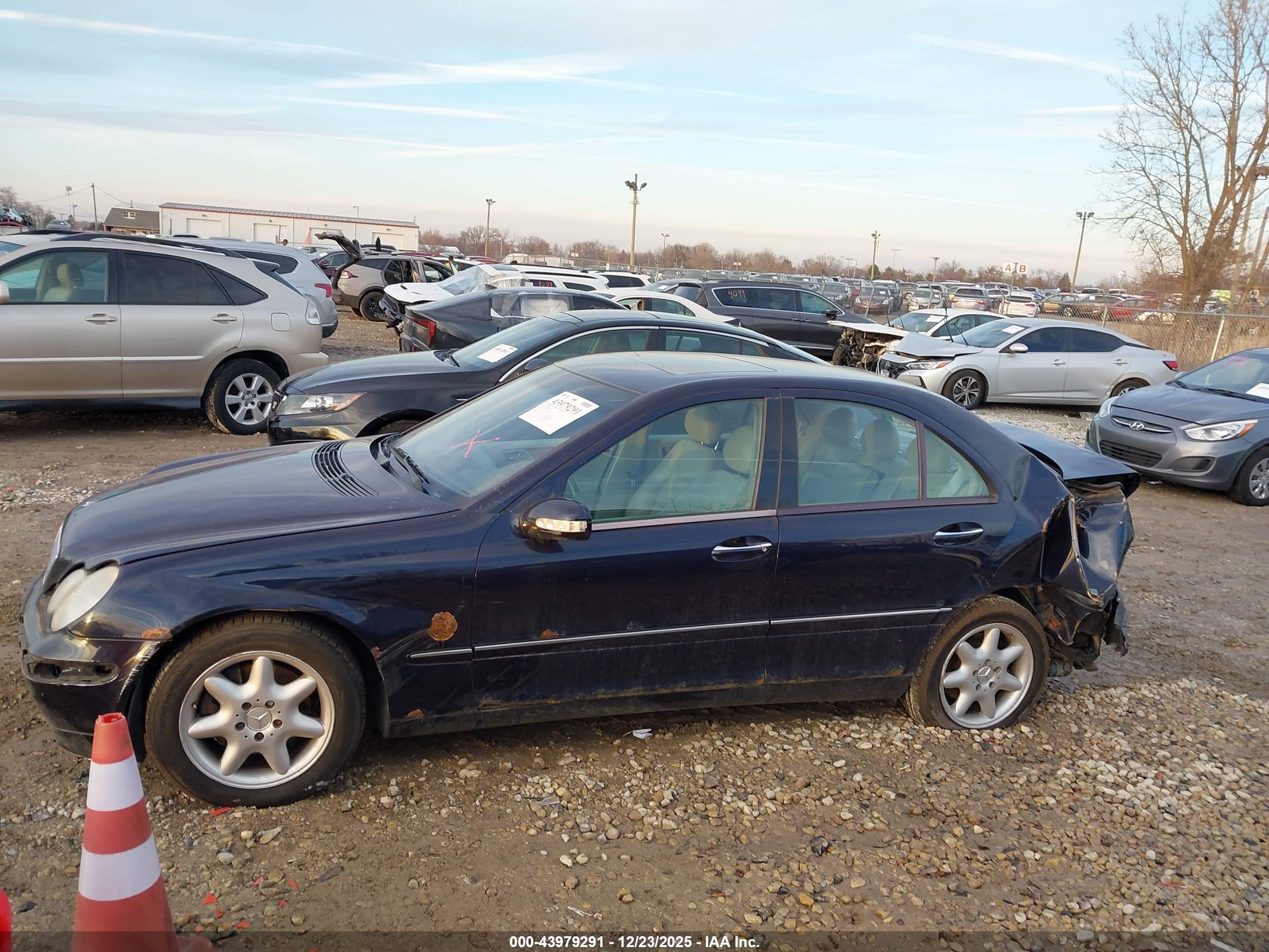 2003 Mercedes-benz C 240   Синий vin: WDBRF81J53F349361
