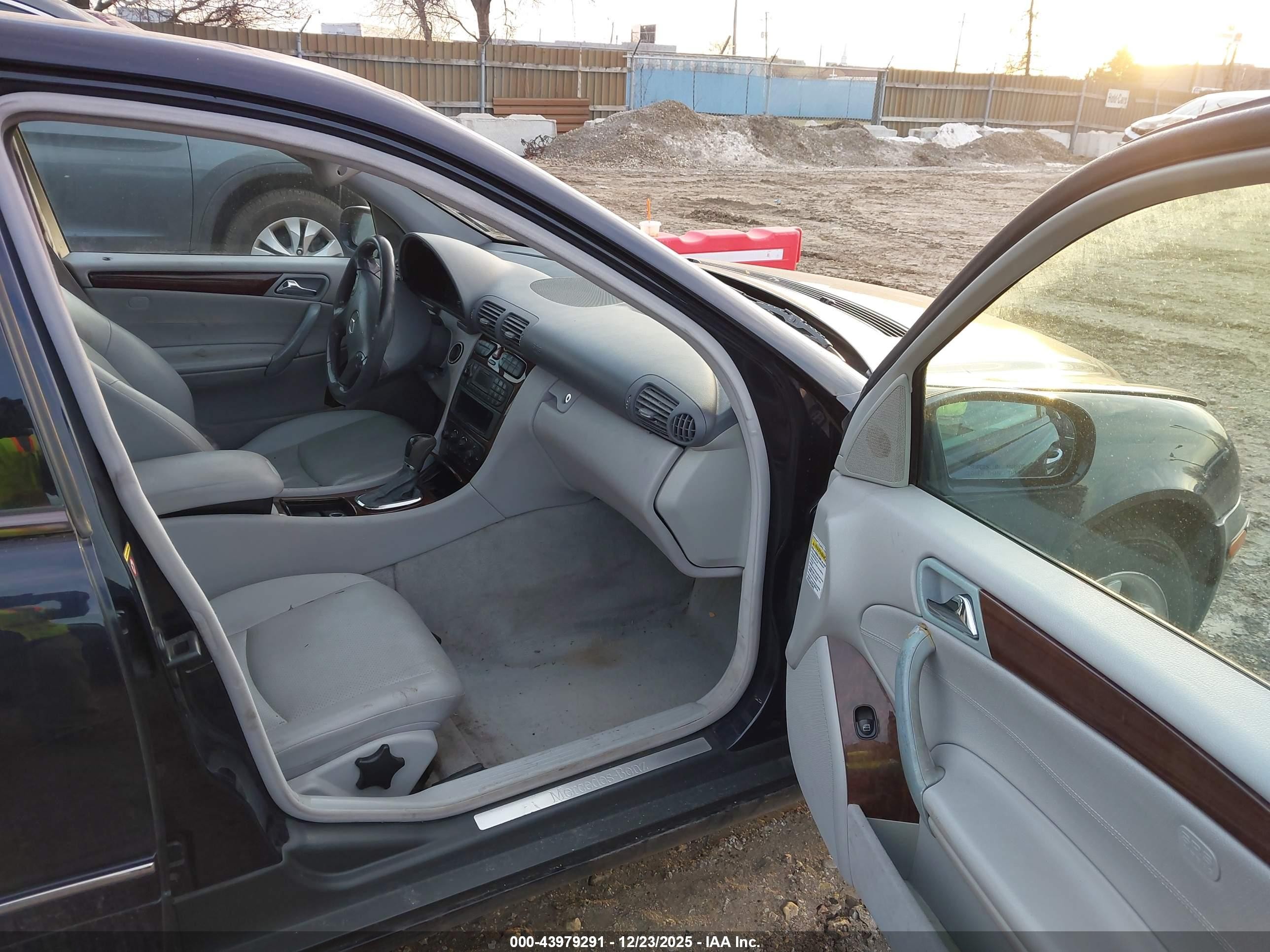 2003 Mercedes-benz C 240   Синий vin: WDBRF81J53F349361