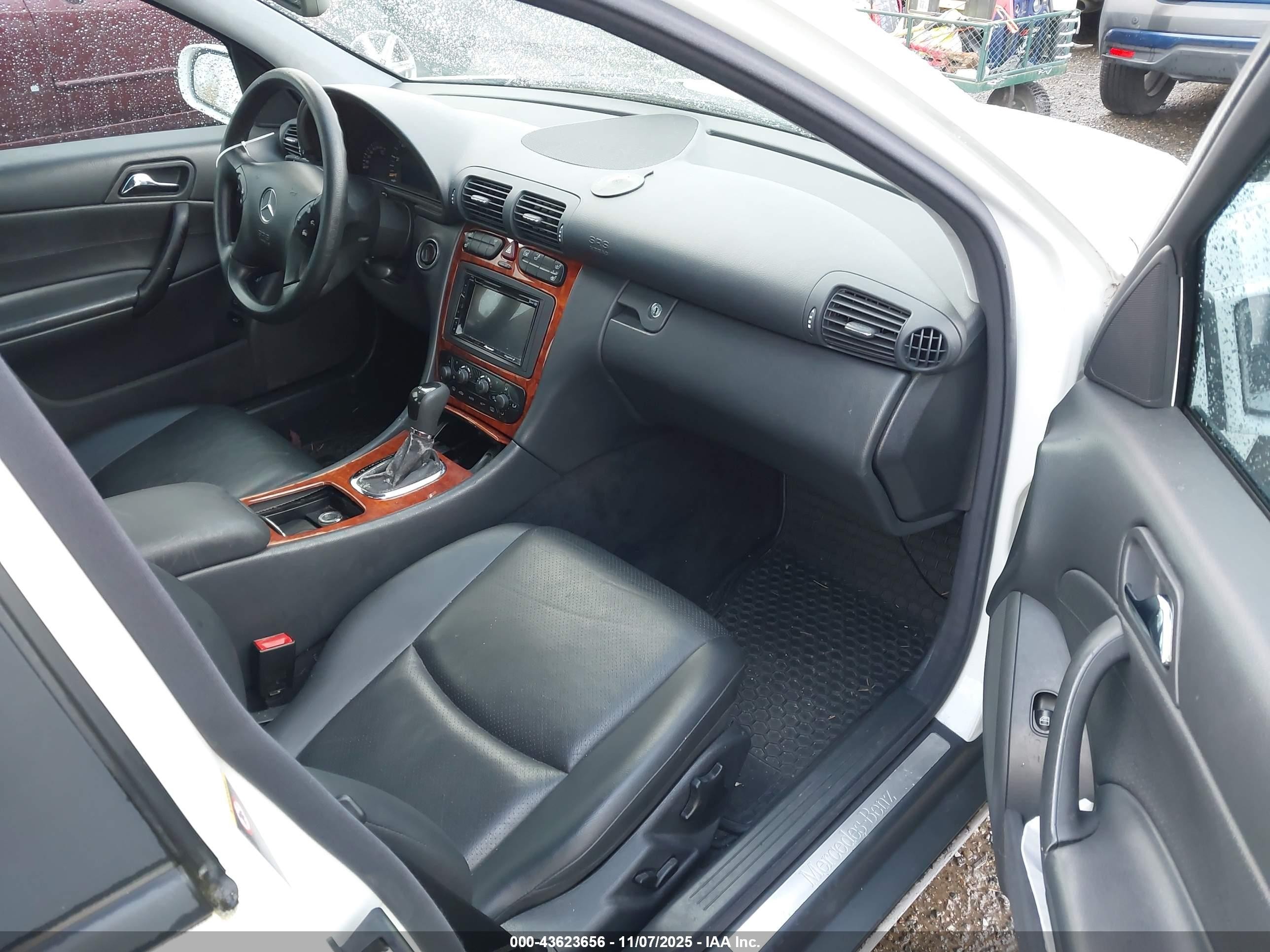 2003 Mercedes-benz C 240   Белый vin: WDBRF81J63F358036