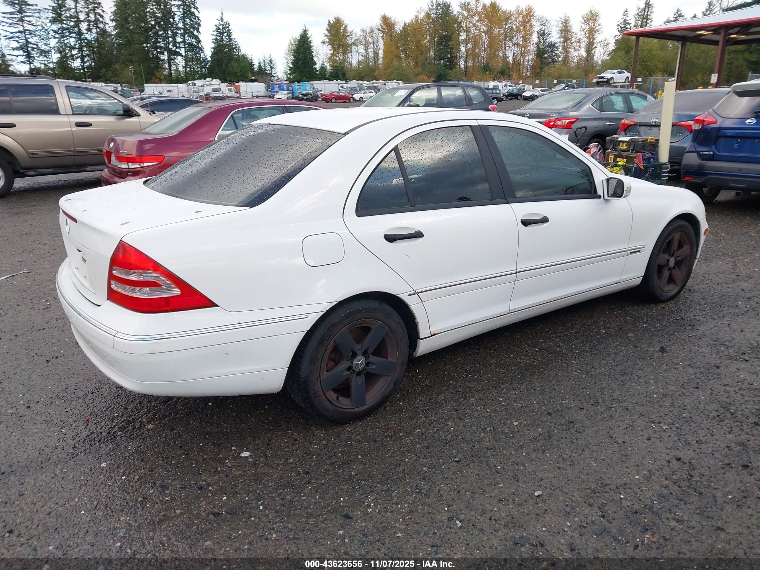 2003 Mercedes-benz C 240   Белый vin: WDBRF81J63F358036