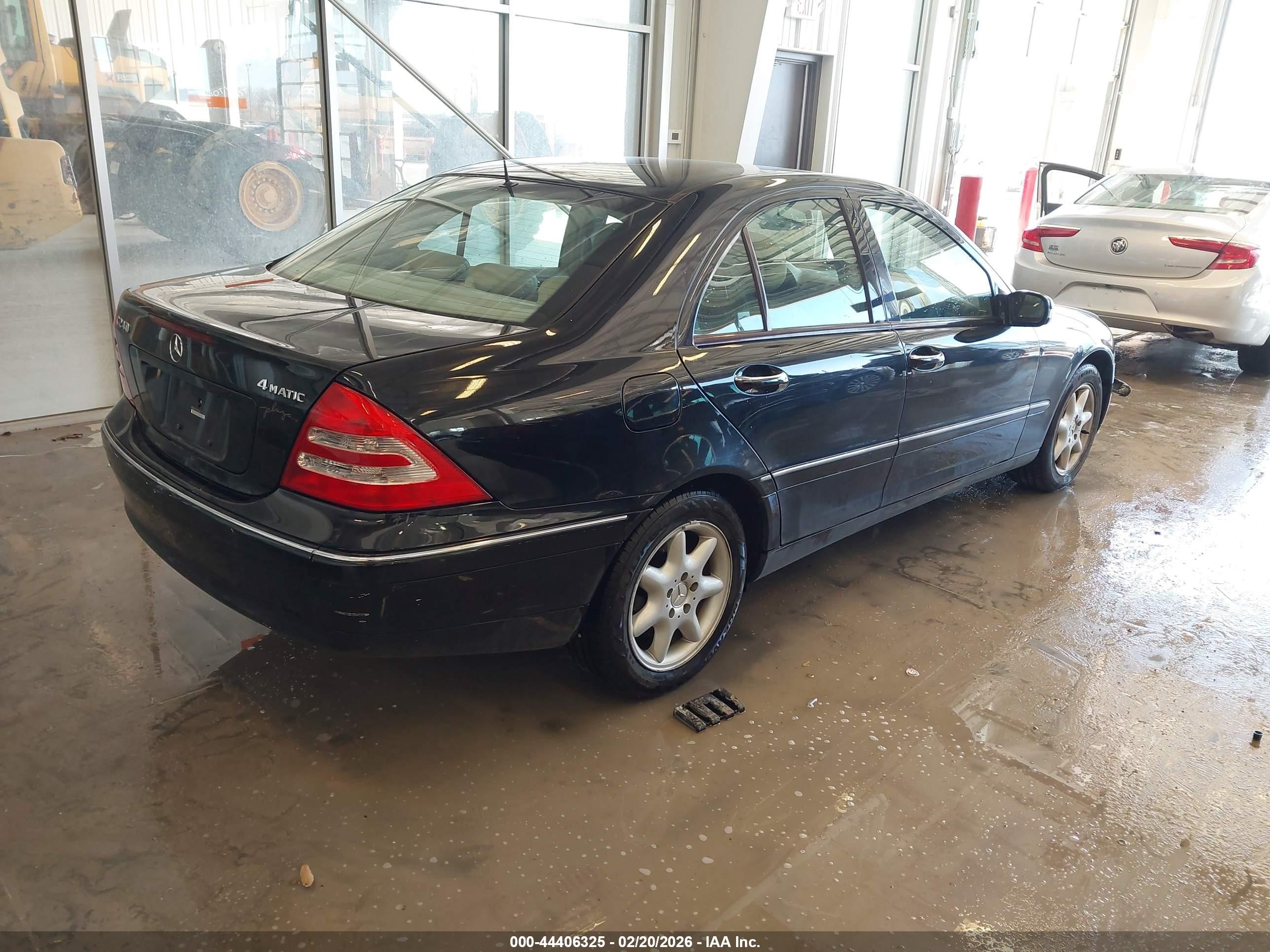2003 Mercedes-benz C 240   Черный vin: WDBRF81J73F378330