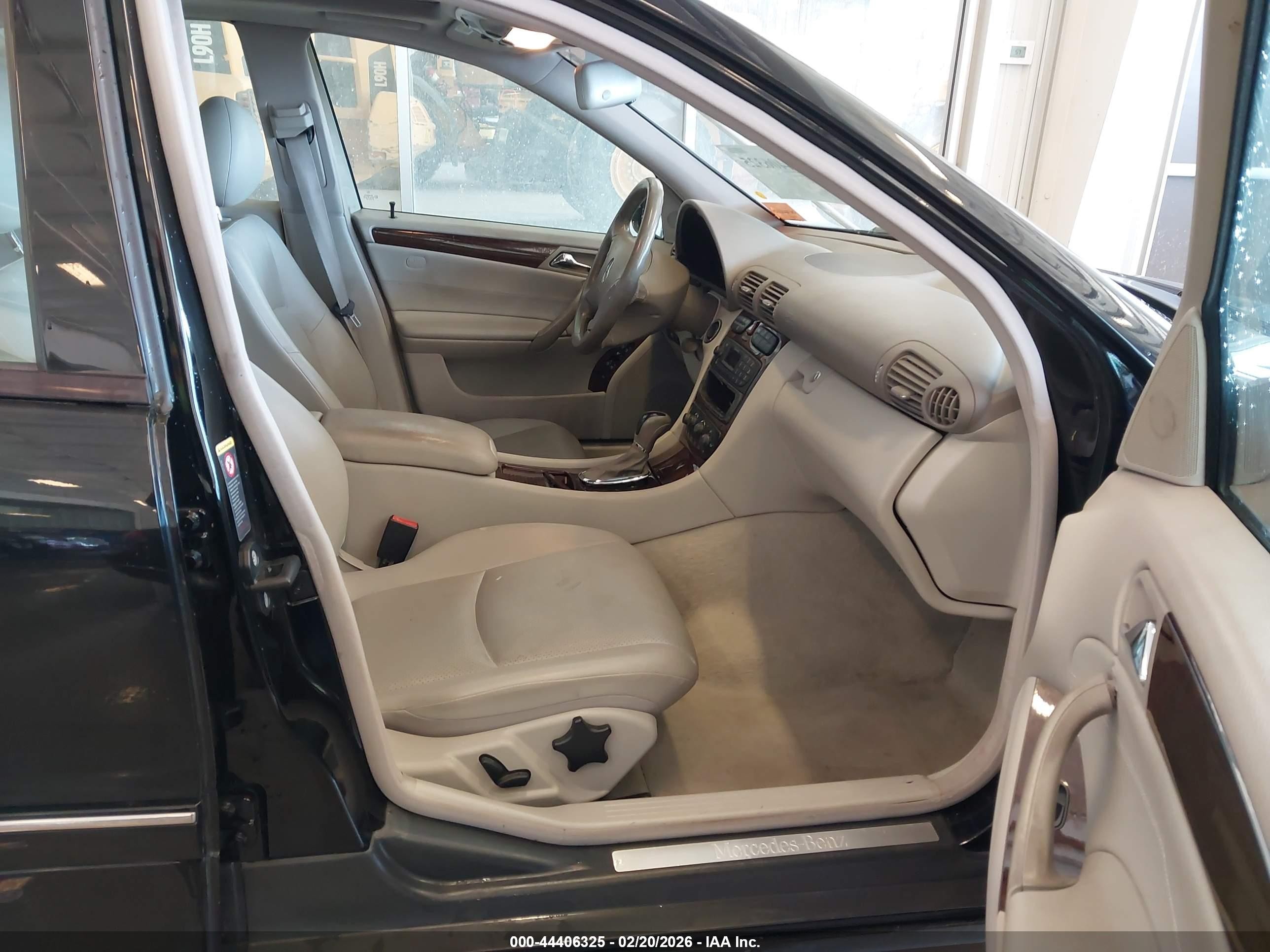 2003 Mercedes-benz C 240   Черный vin: WDBRF81J73F378330